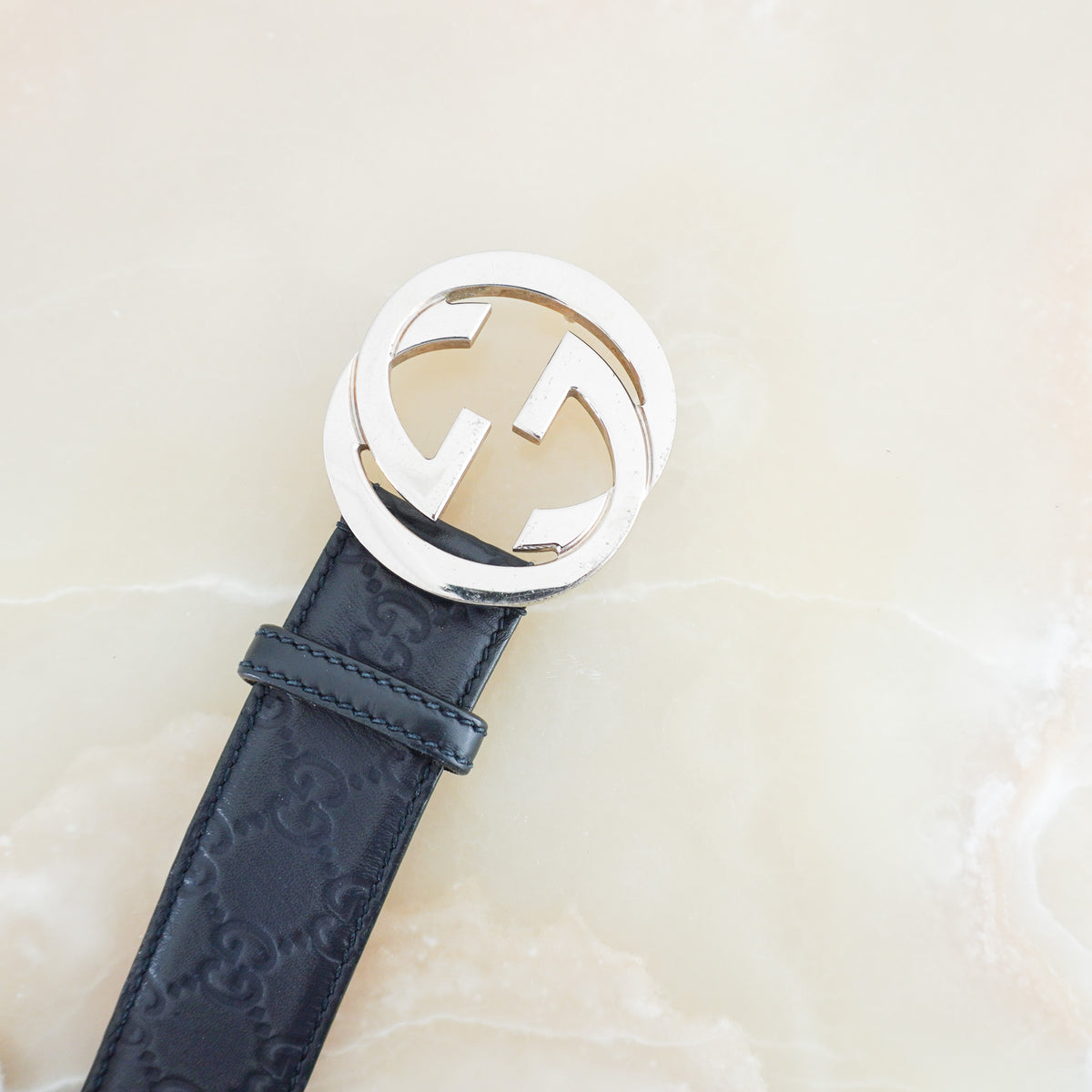 Gucci GG Logo Embossed Black Leather Belt (RRP £350  display picture 2