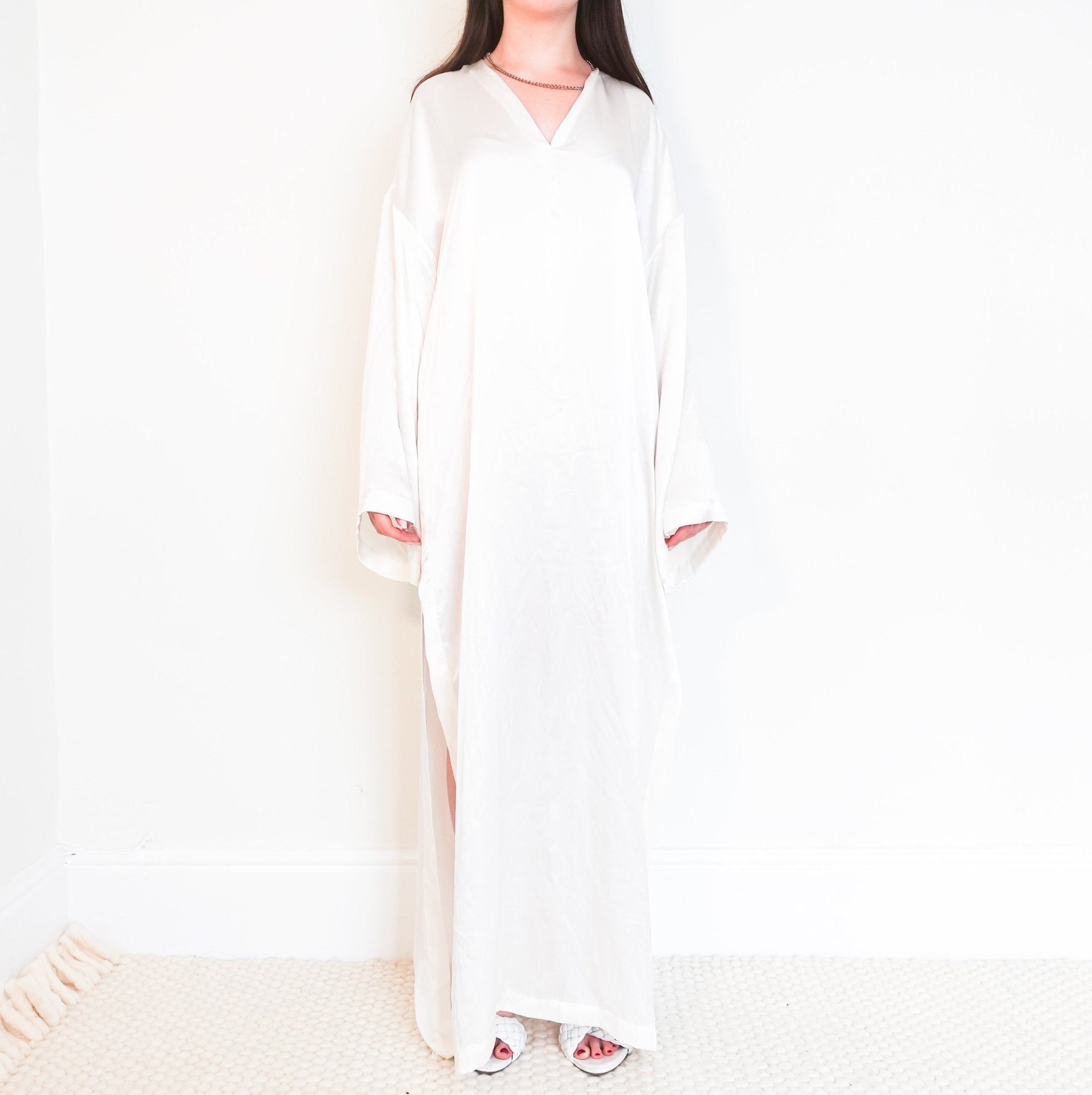 Delos leto satin kaftan RRP £670 - Reloved Again