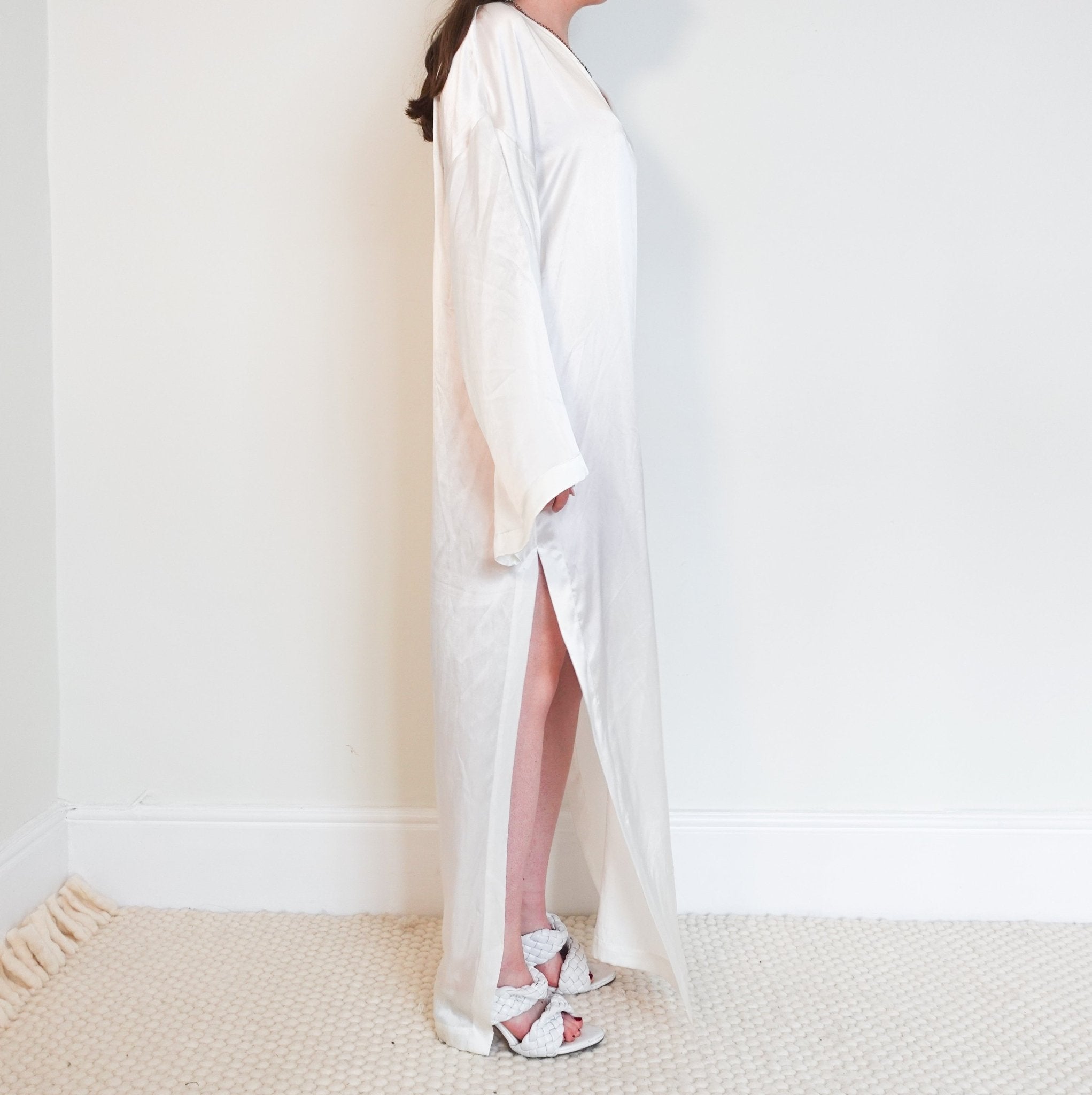 Delos leto satin kaftan RRP £670 - Reloved Again