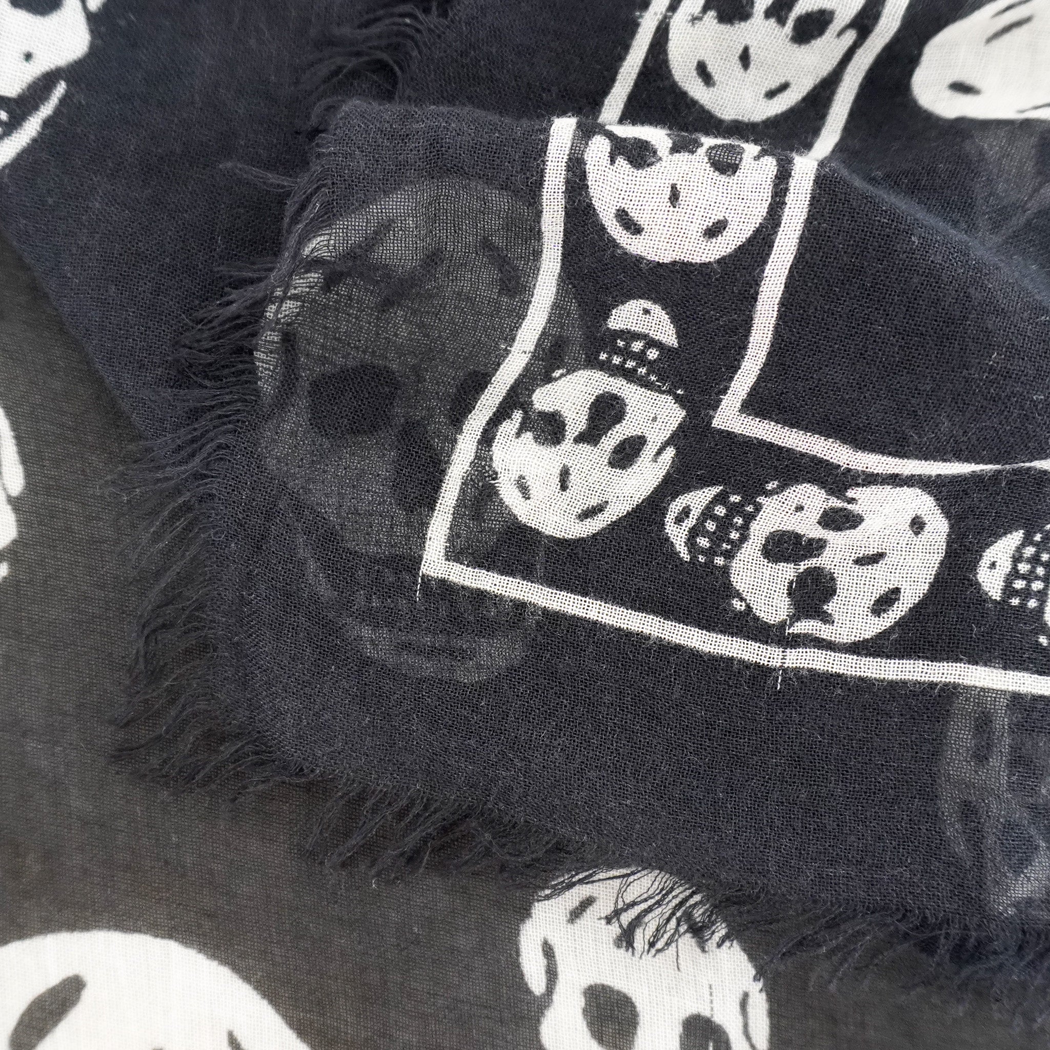 Alexander McQueen Black Skull Scarf (RRP £220) | Authentic Preloved FINAL SALE