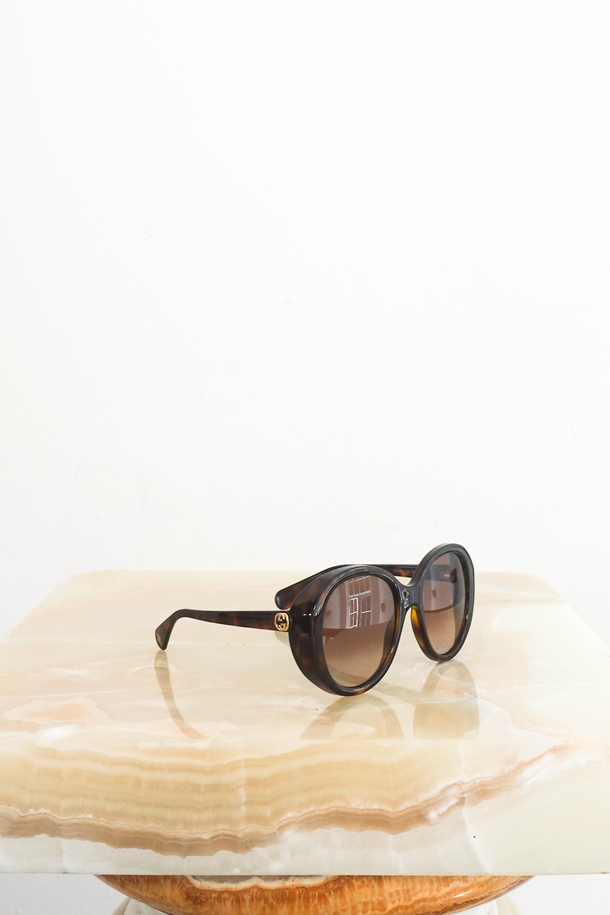 Round oversized sunglasses