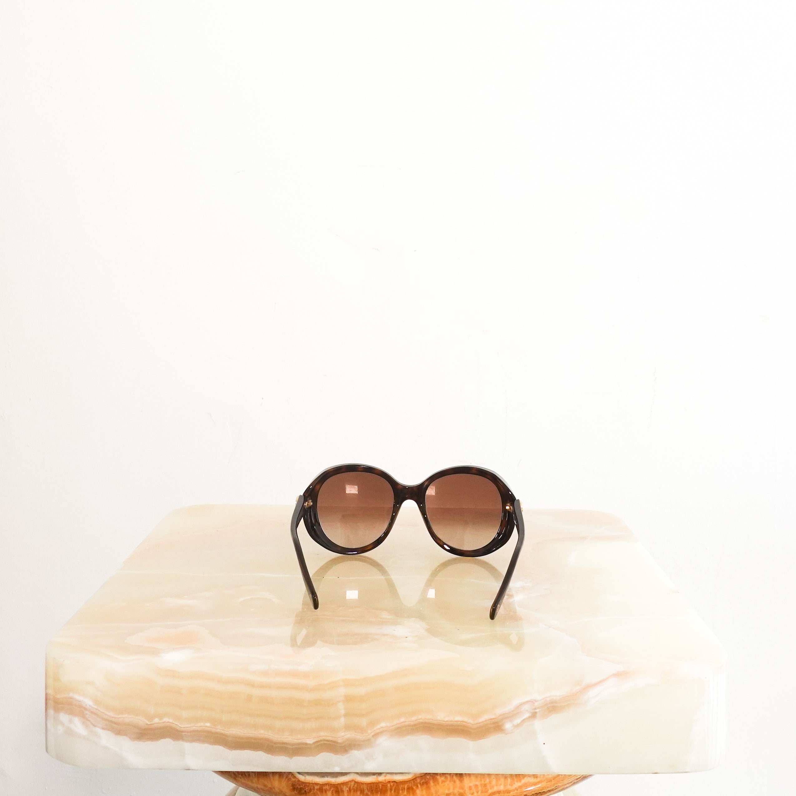 Round oversized sunglasses