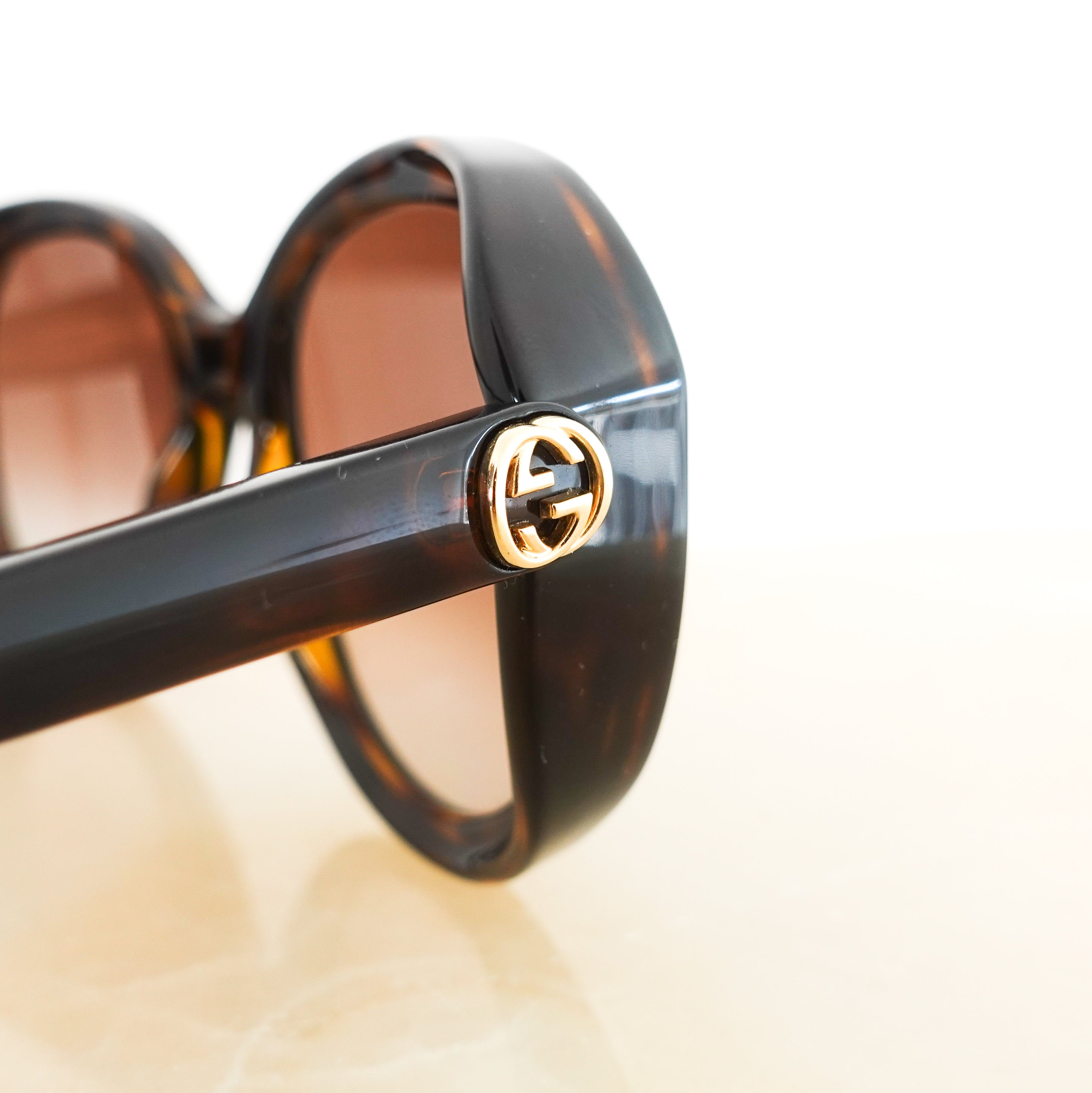 Round oversized sunglasses