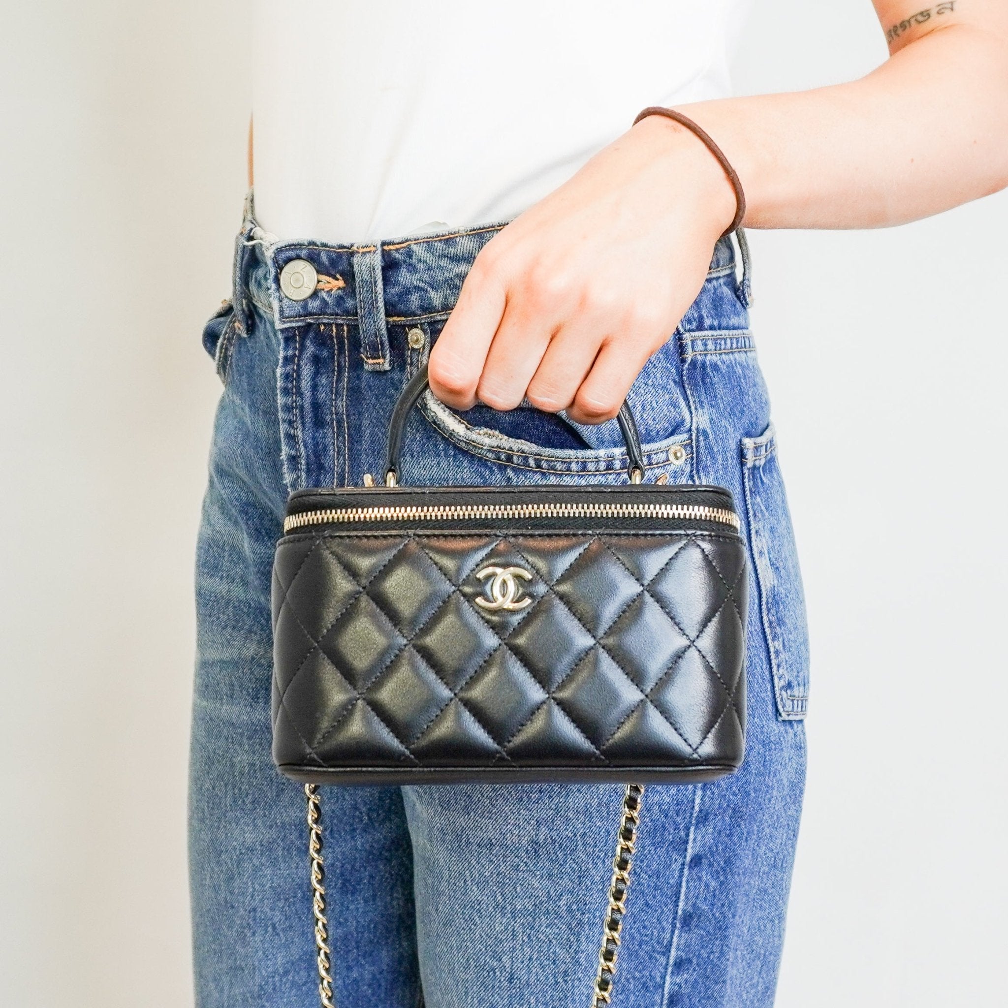 CHANEL ブラック ケース(ジャンク品) Chanel Black Small Quilted Vanity Case in Lambskin (RRP £3500) | Authe