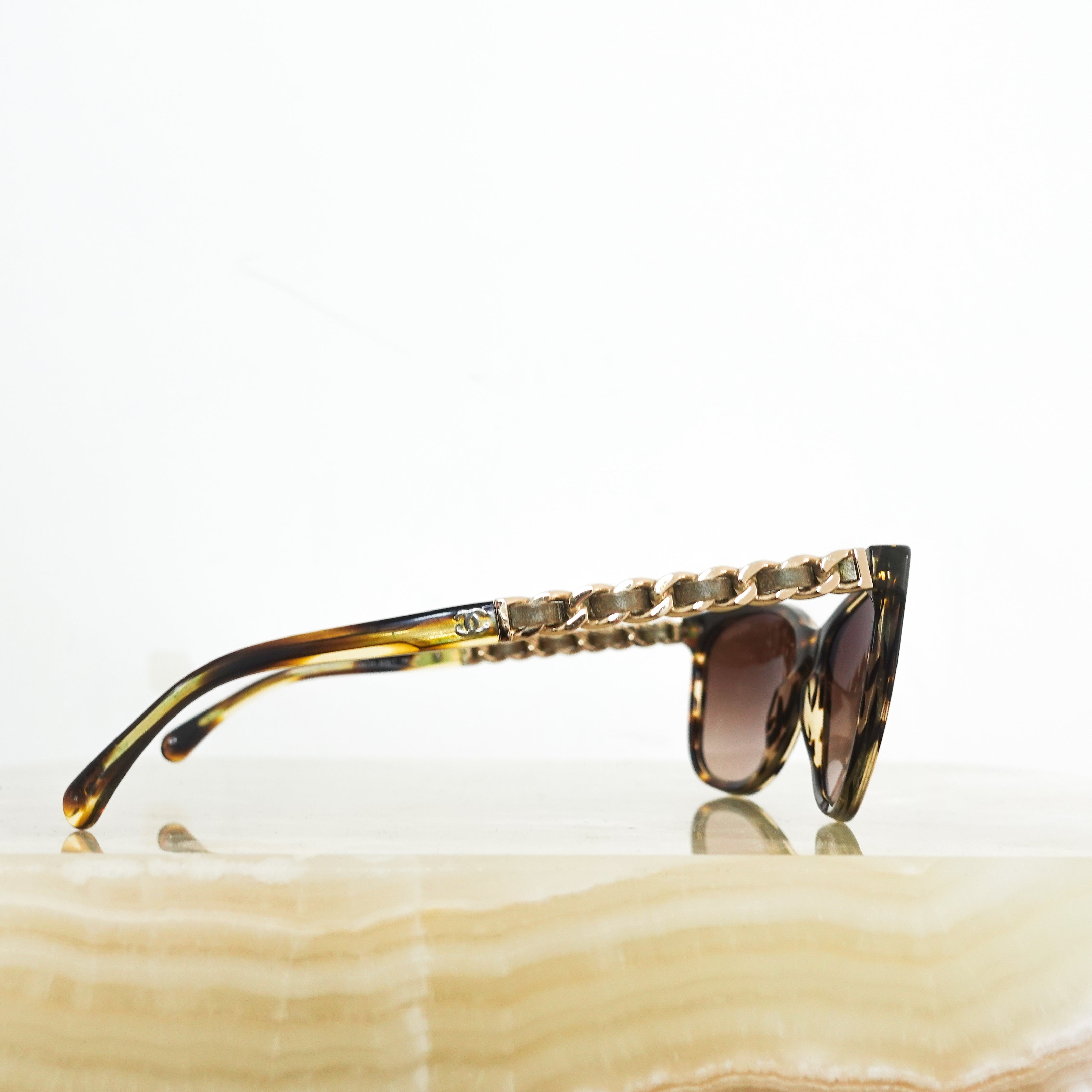 Vintage chain sunglasses