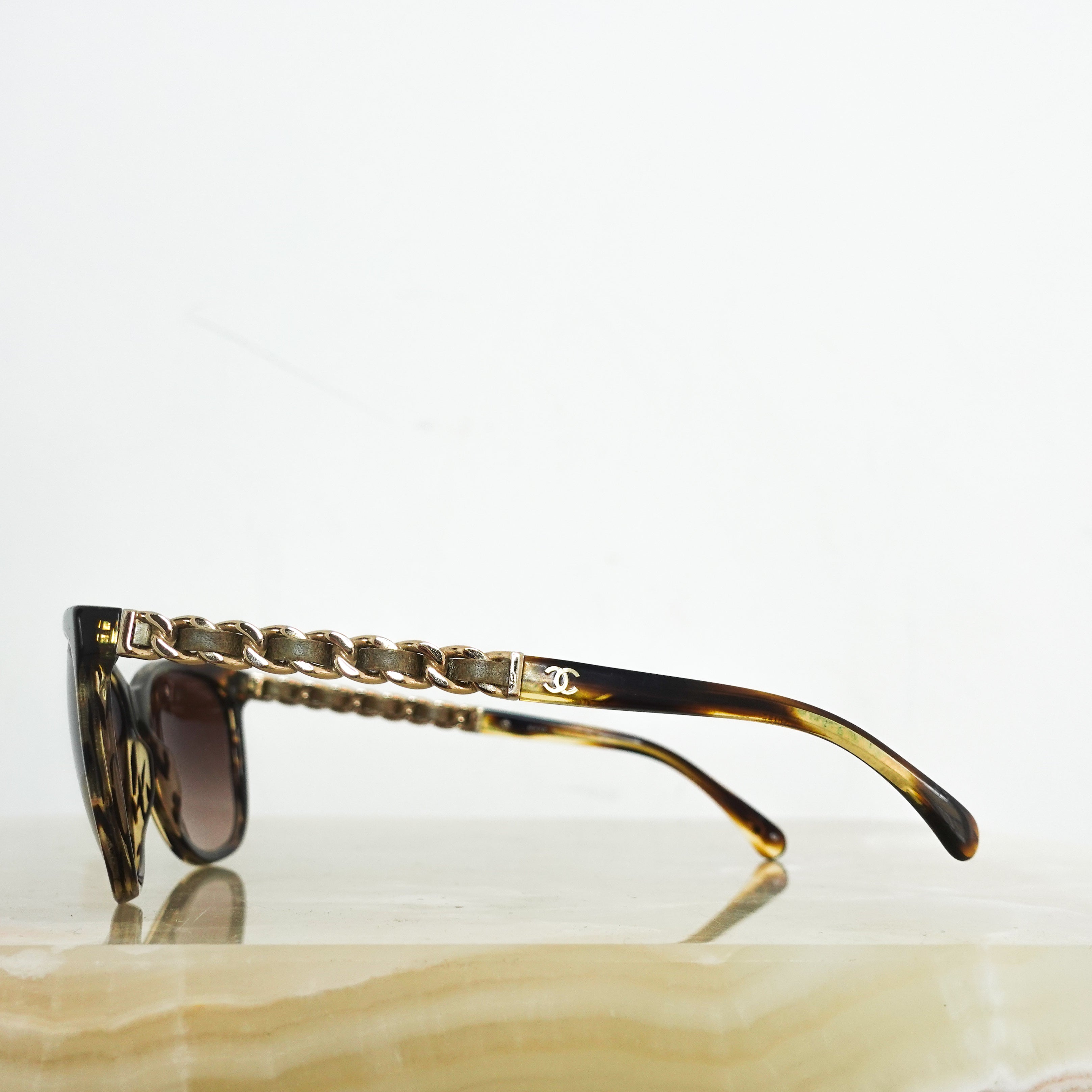 Vintage chain sunglasses