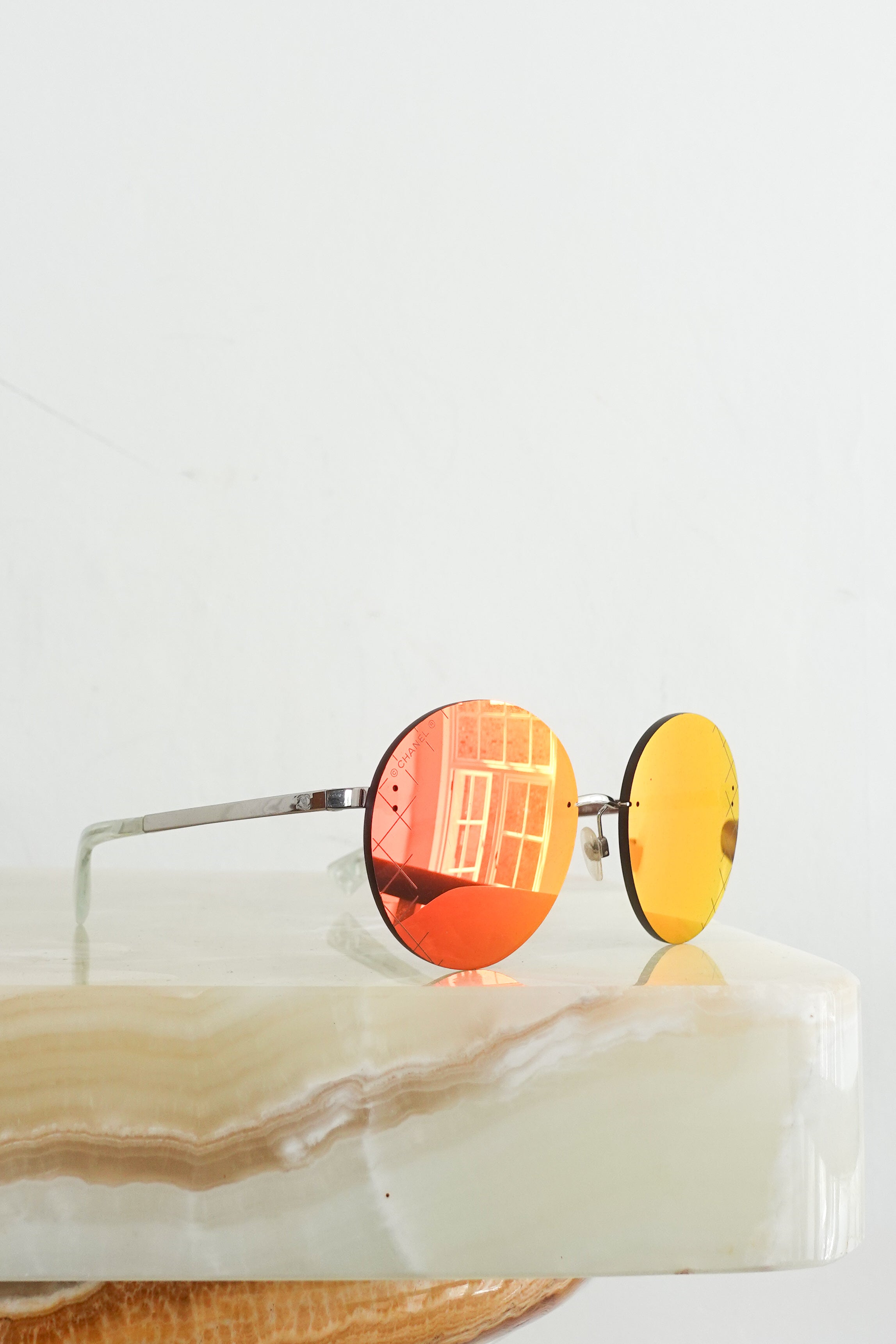 Mirrored round sunglasses