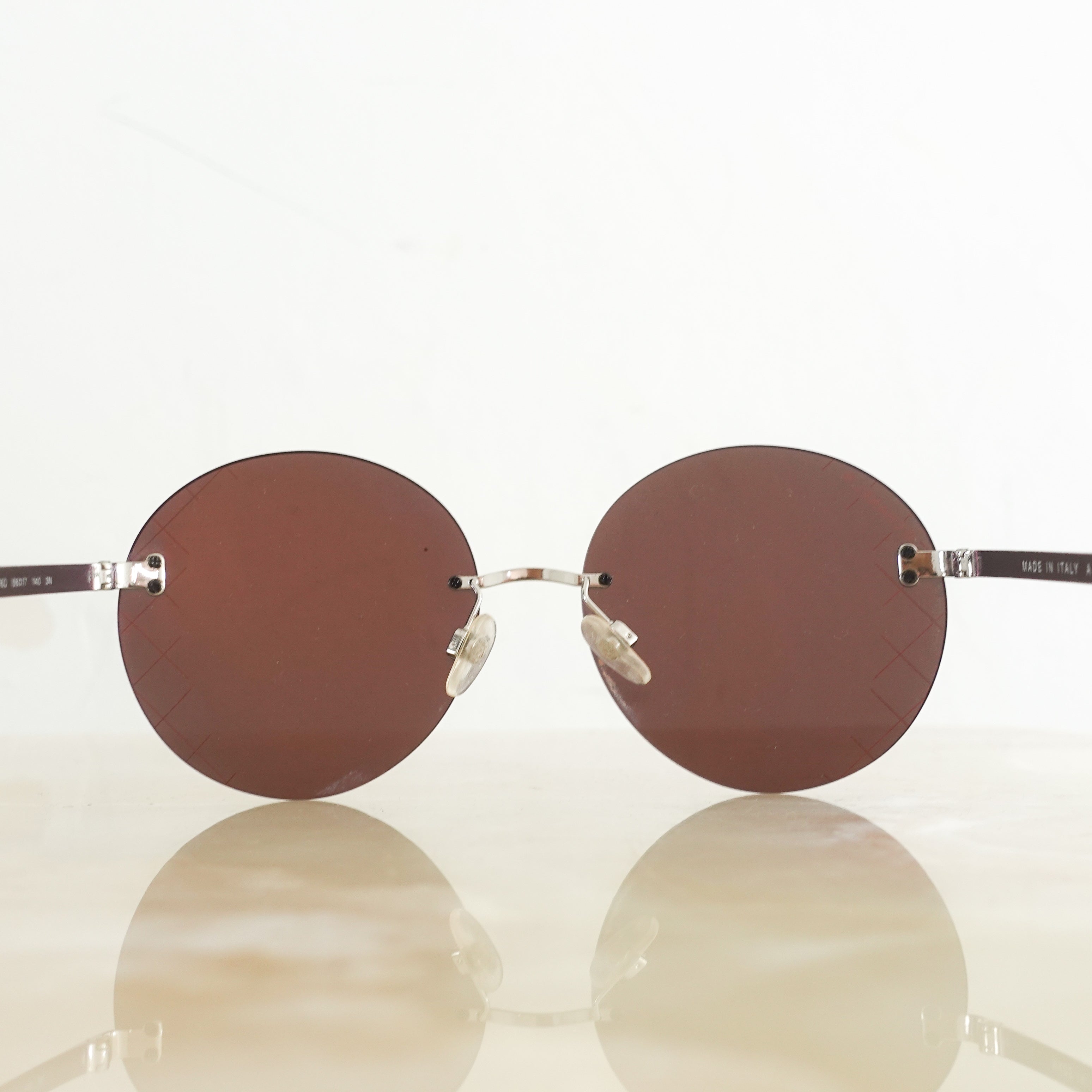 Mirrored round sunglasses