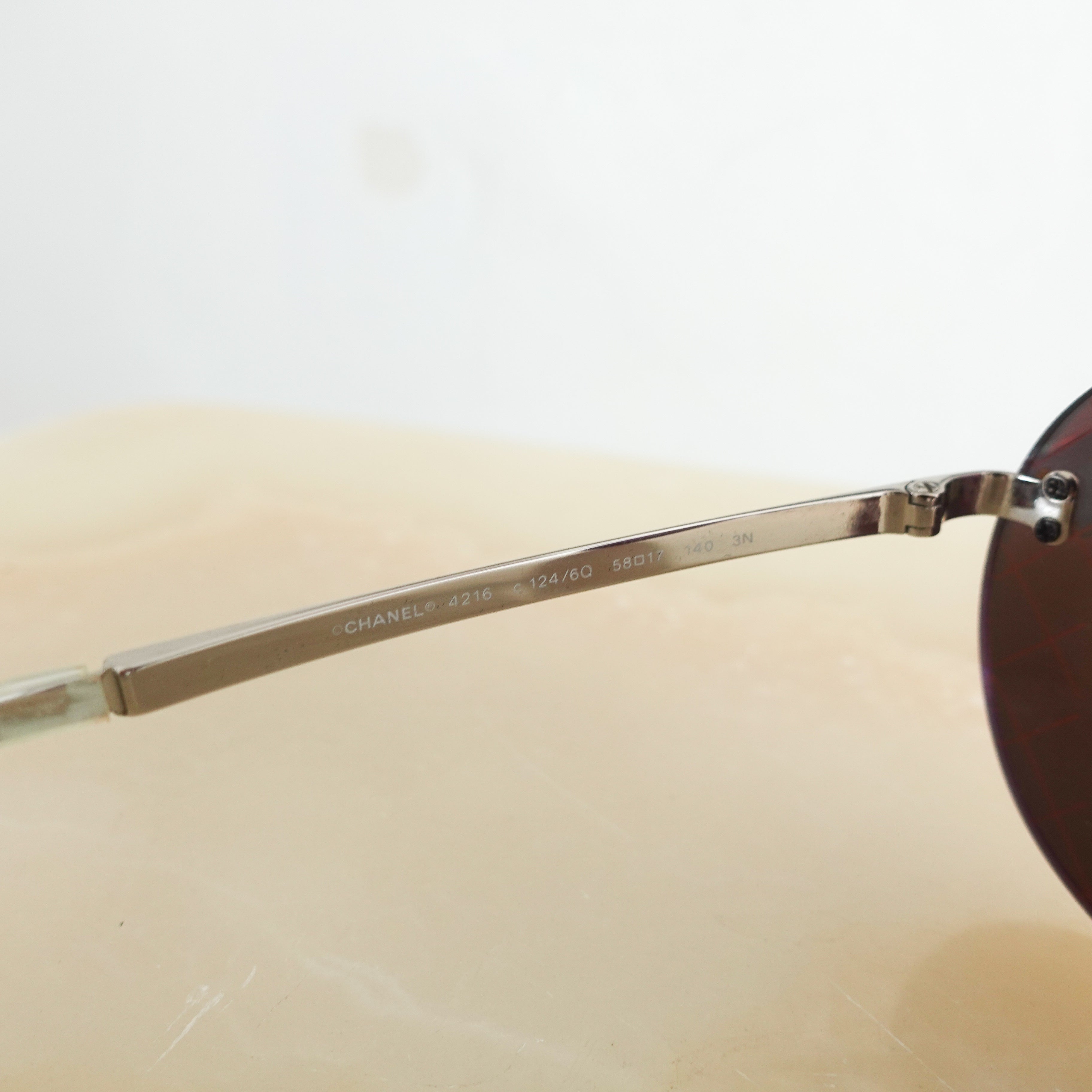 Mirrored round sunglasses