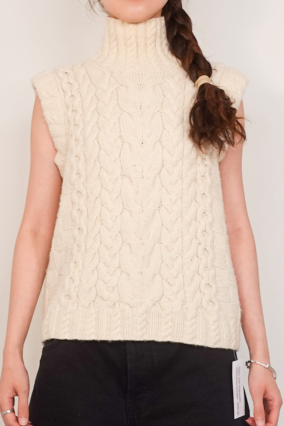 Knitted wool and cashmere sleeveless top