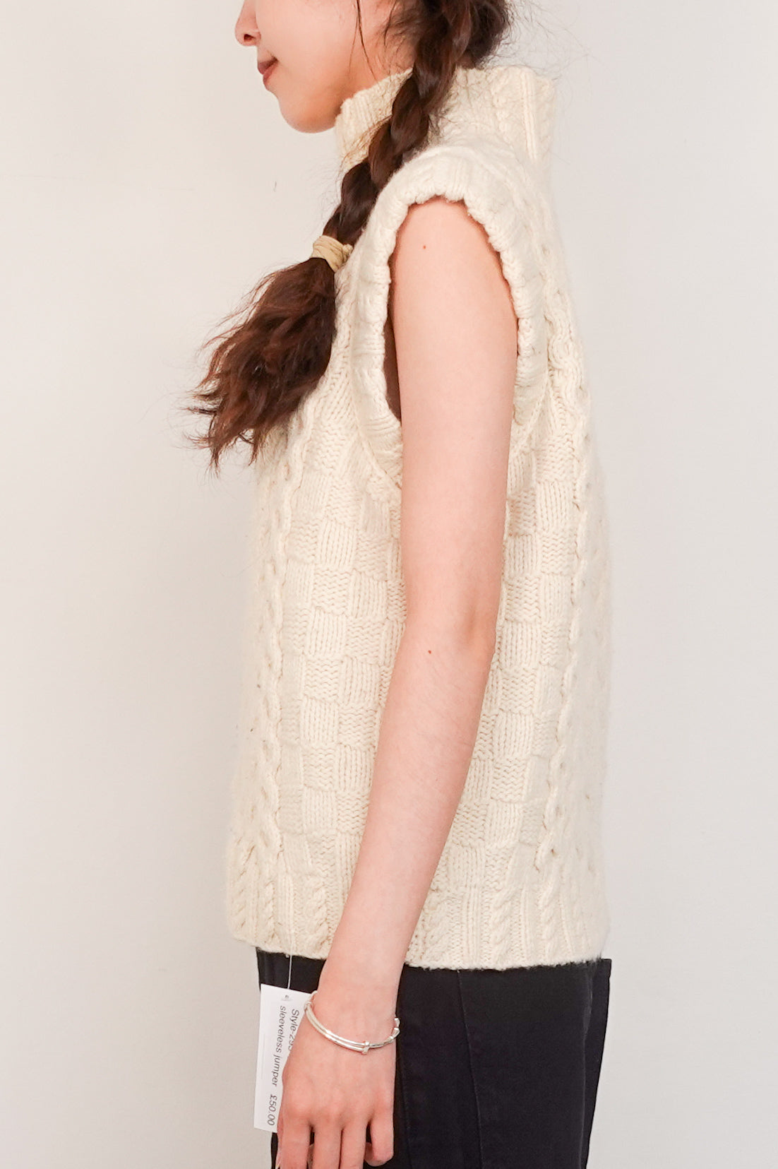 Knitted wool and cashmere sleeveless top