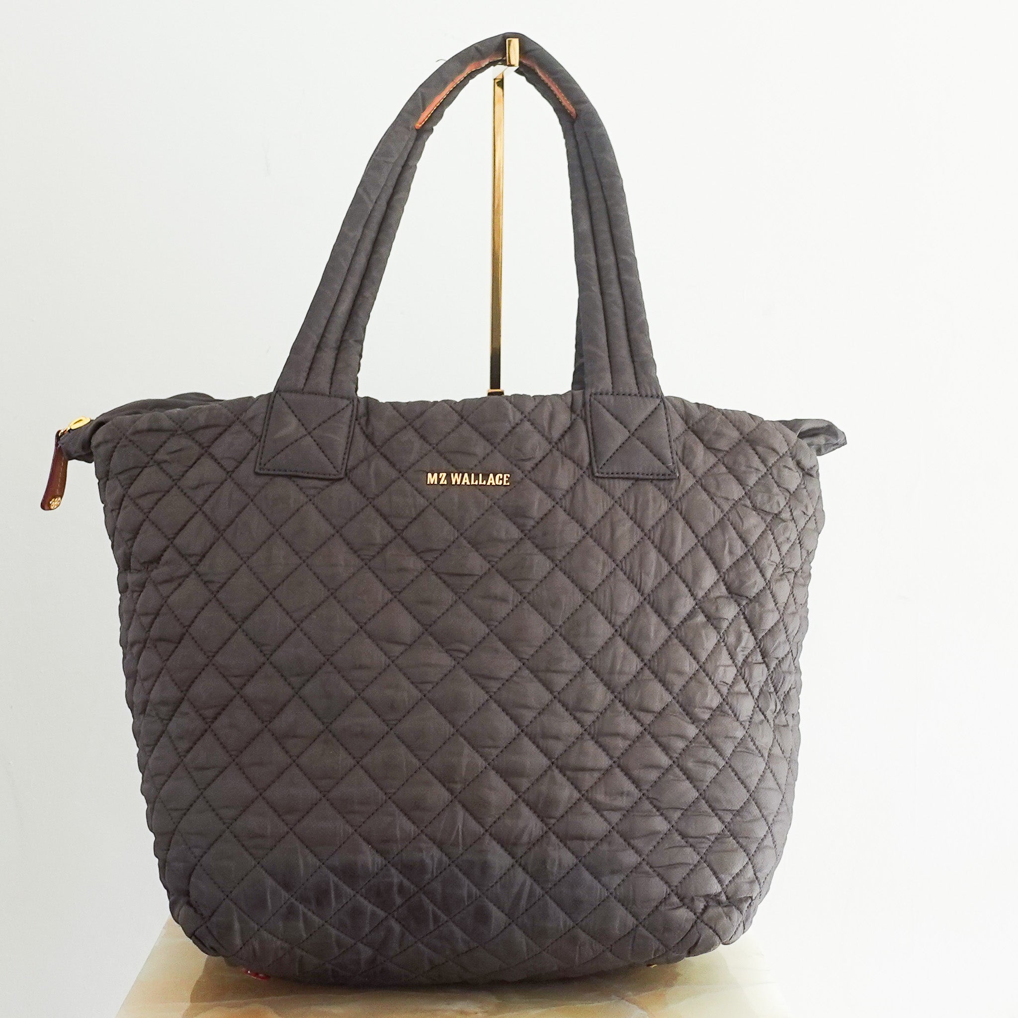 The metro tote delux in medium RRP £230