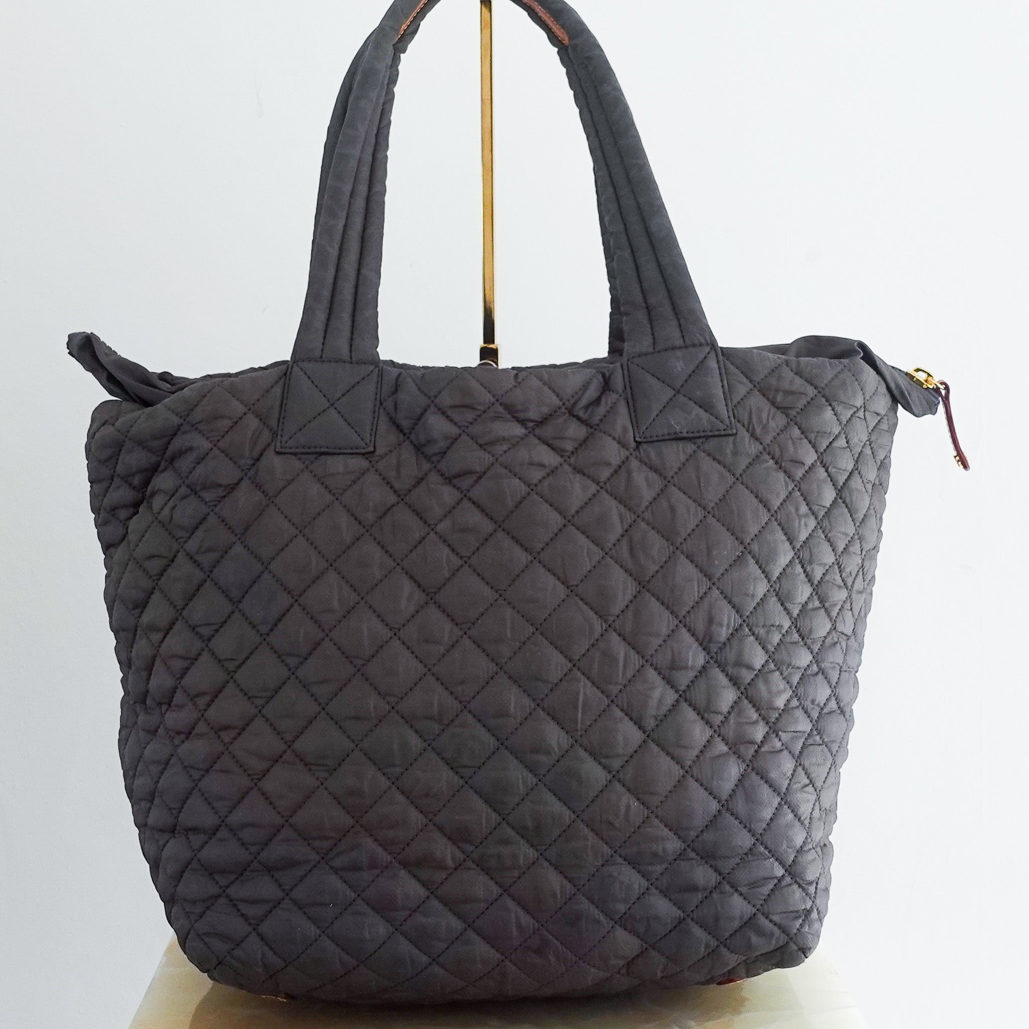 The metro tote delux in medium RRP £230