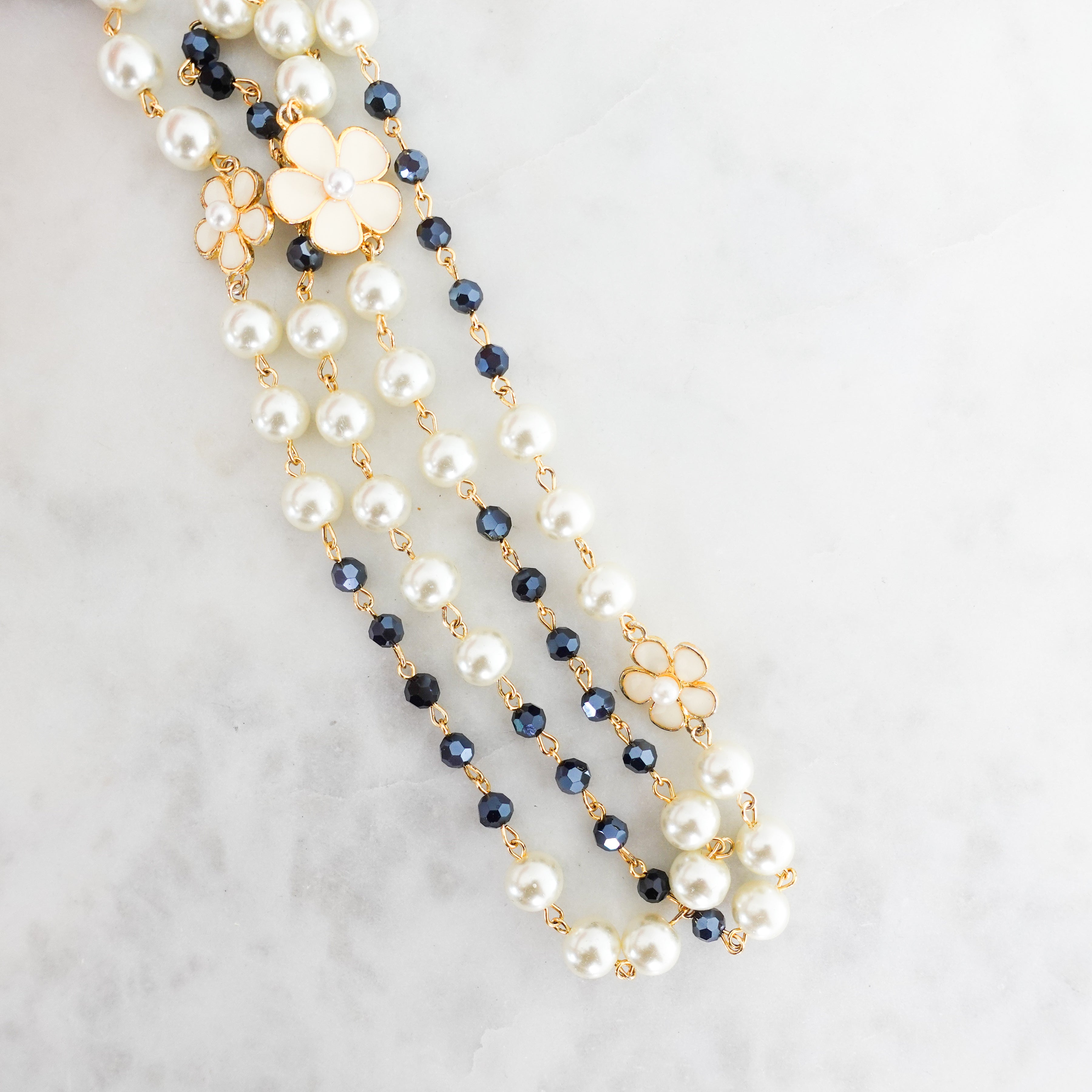 Long pearl necklace and appliqué