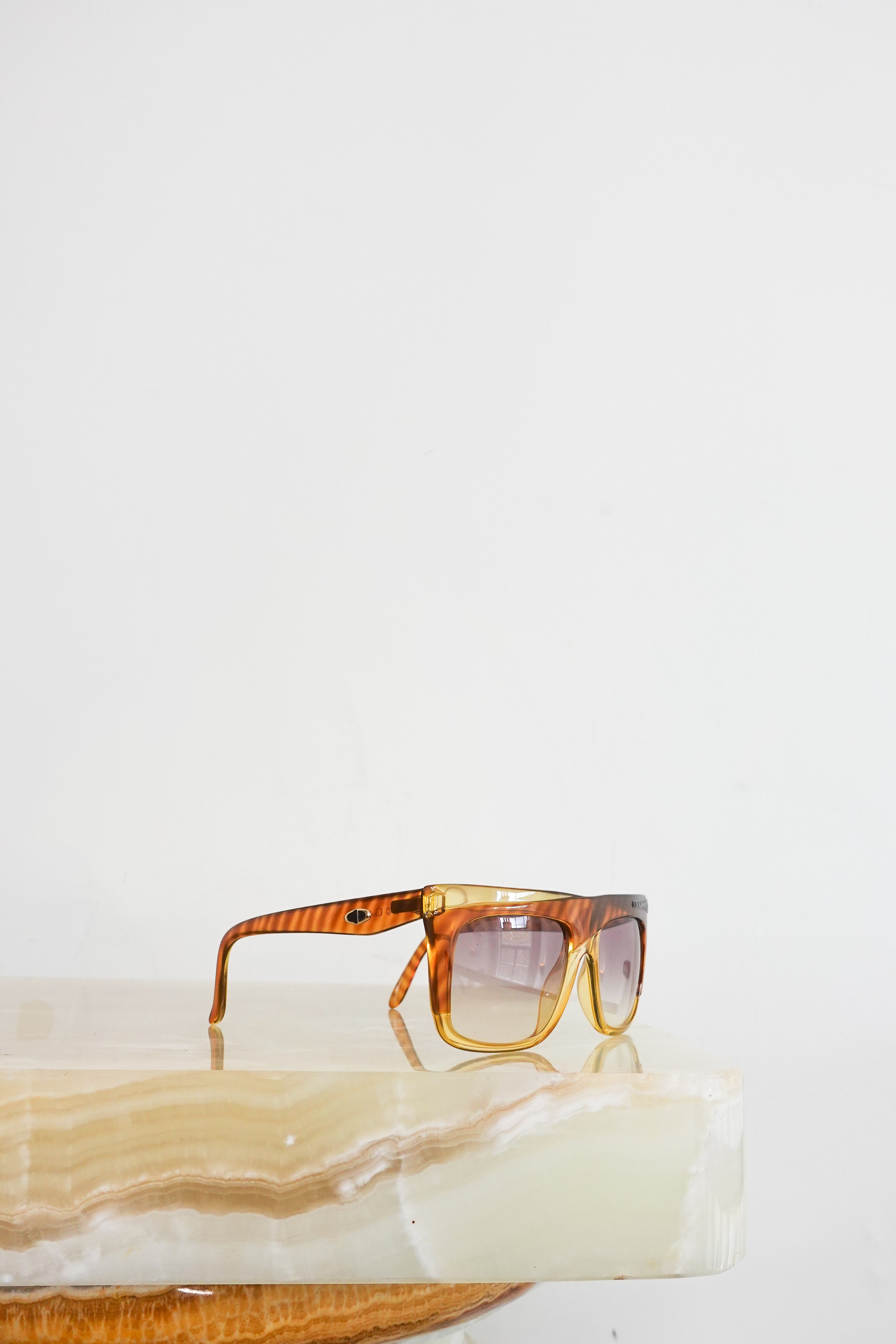 Brown 1980s vintage rectangular sunglasses