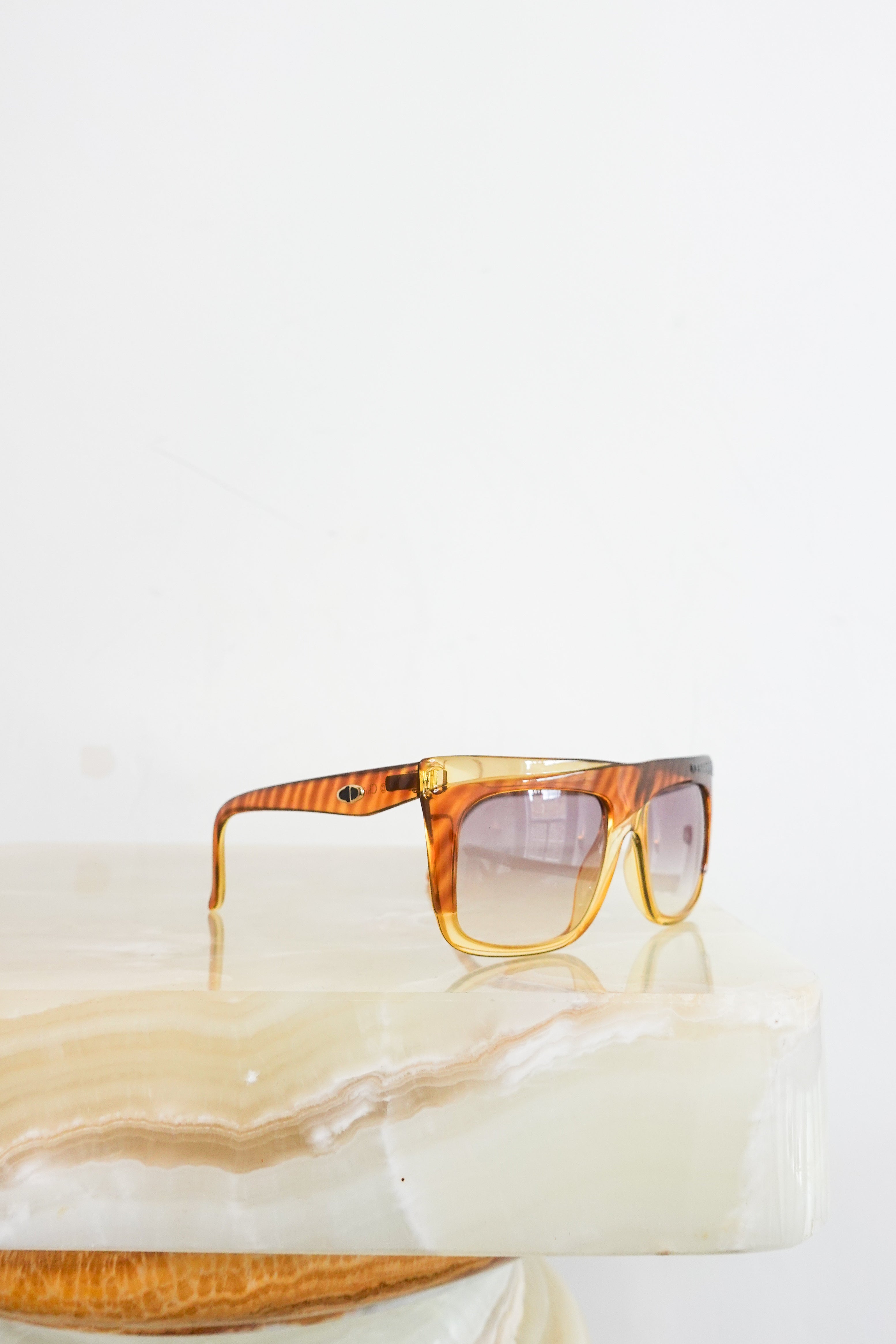 Brown 1980s vintage rectangular sunglasses