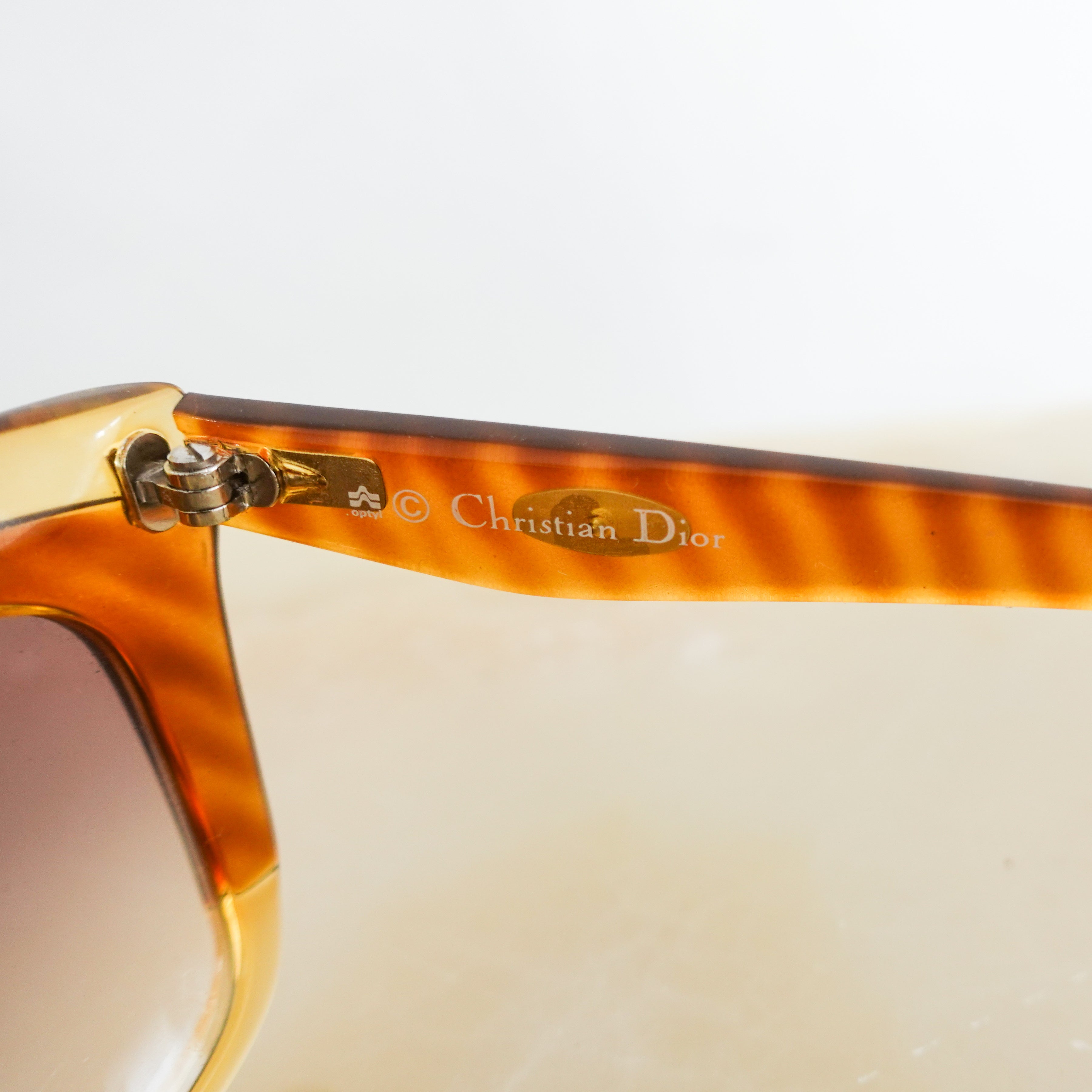 Brown 1980s vintage rectangular sunglasses