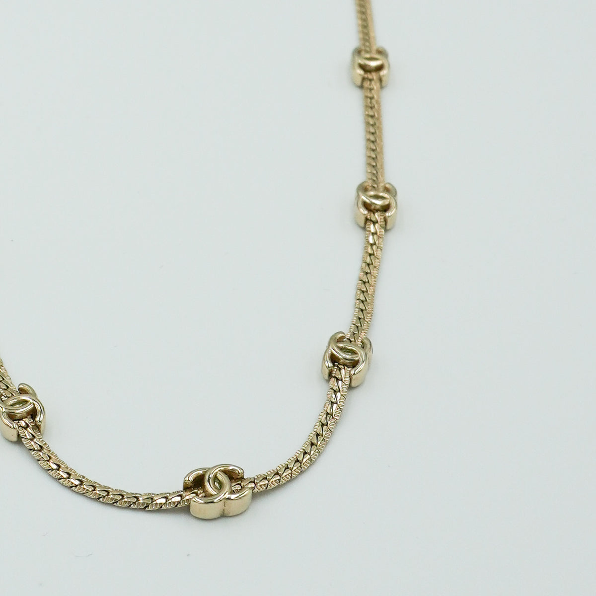 Metal CC Short Chain Necklace Gold | FINAL SALE - Reloved Again