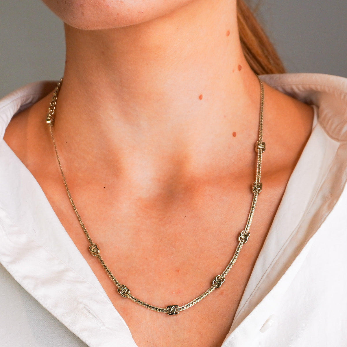 Metal CC Short Chain Necklace Gold | FINAL SALE - Reloved Again