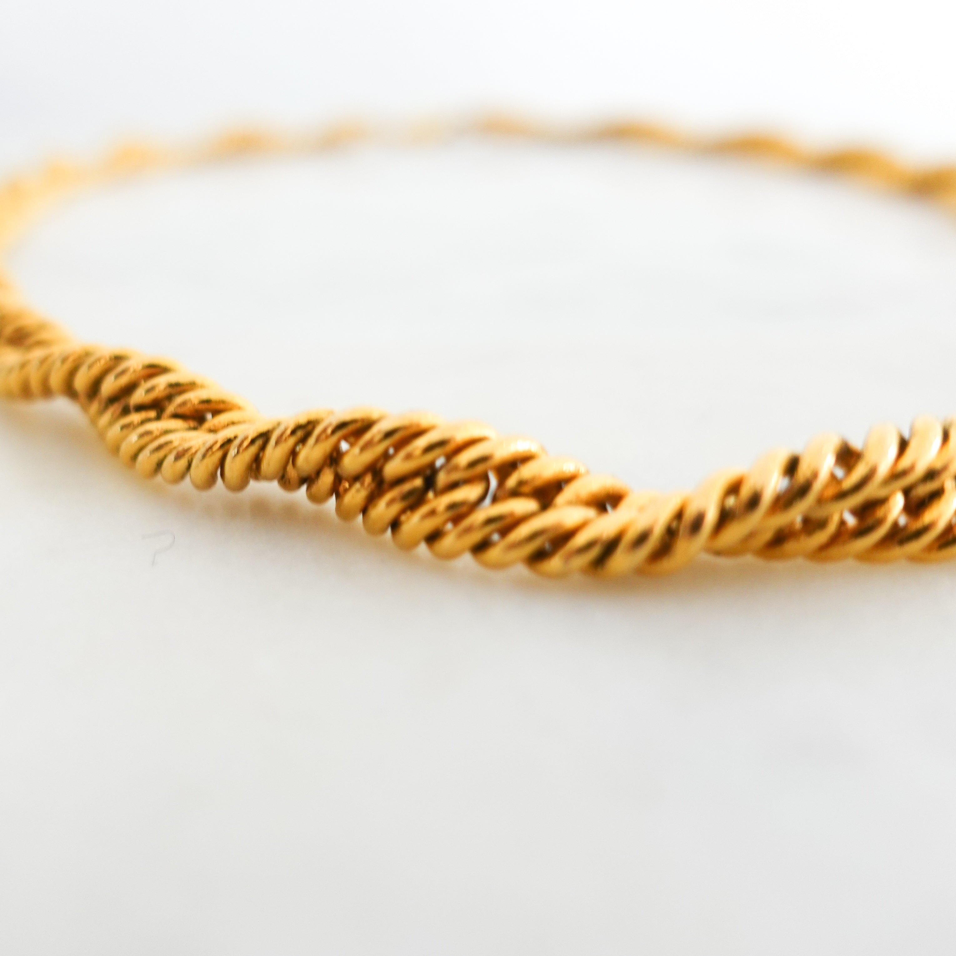 Twisted link gold plated cabouchon chain