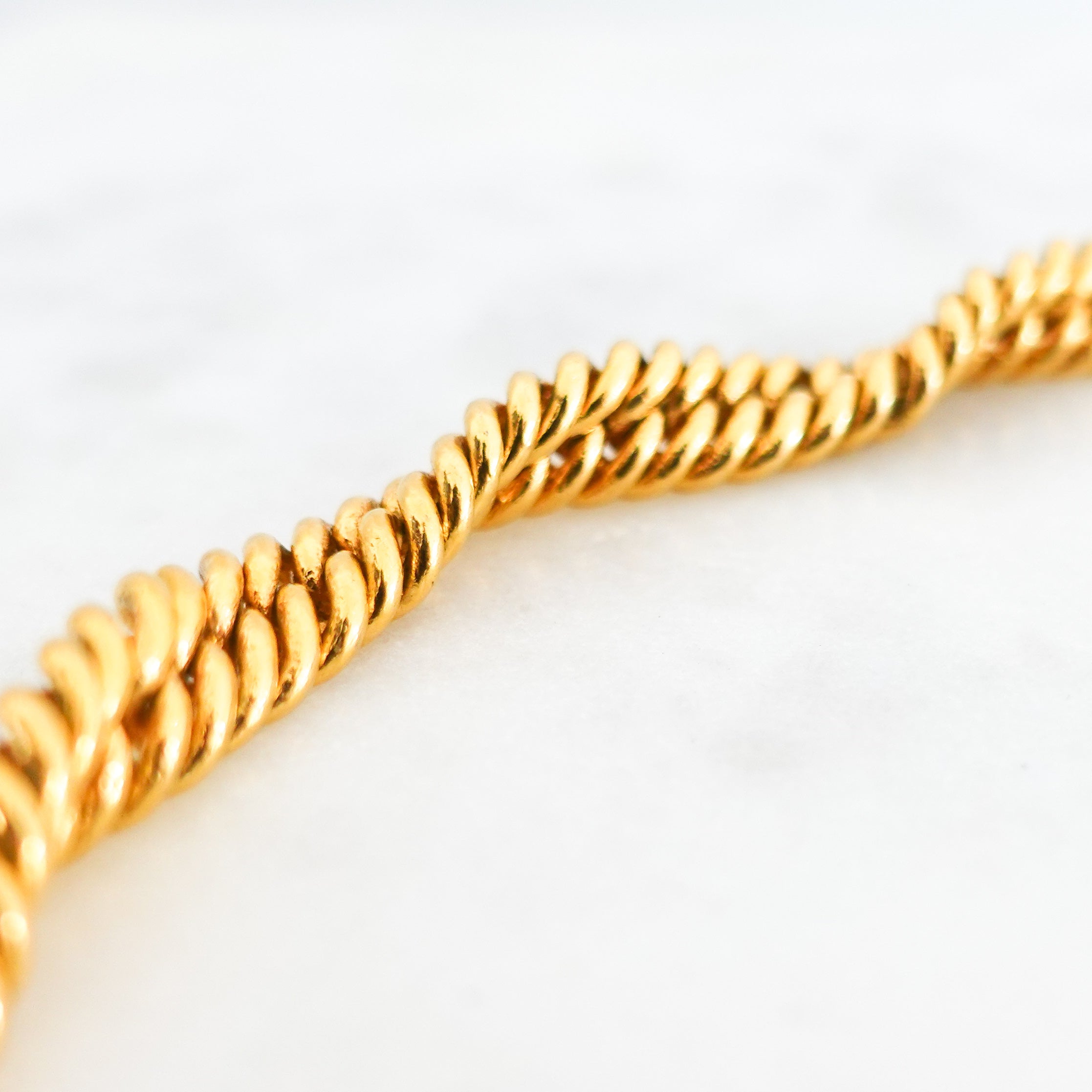 Twisted link gold plated cabouchon chain