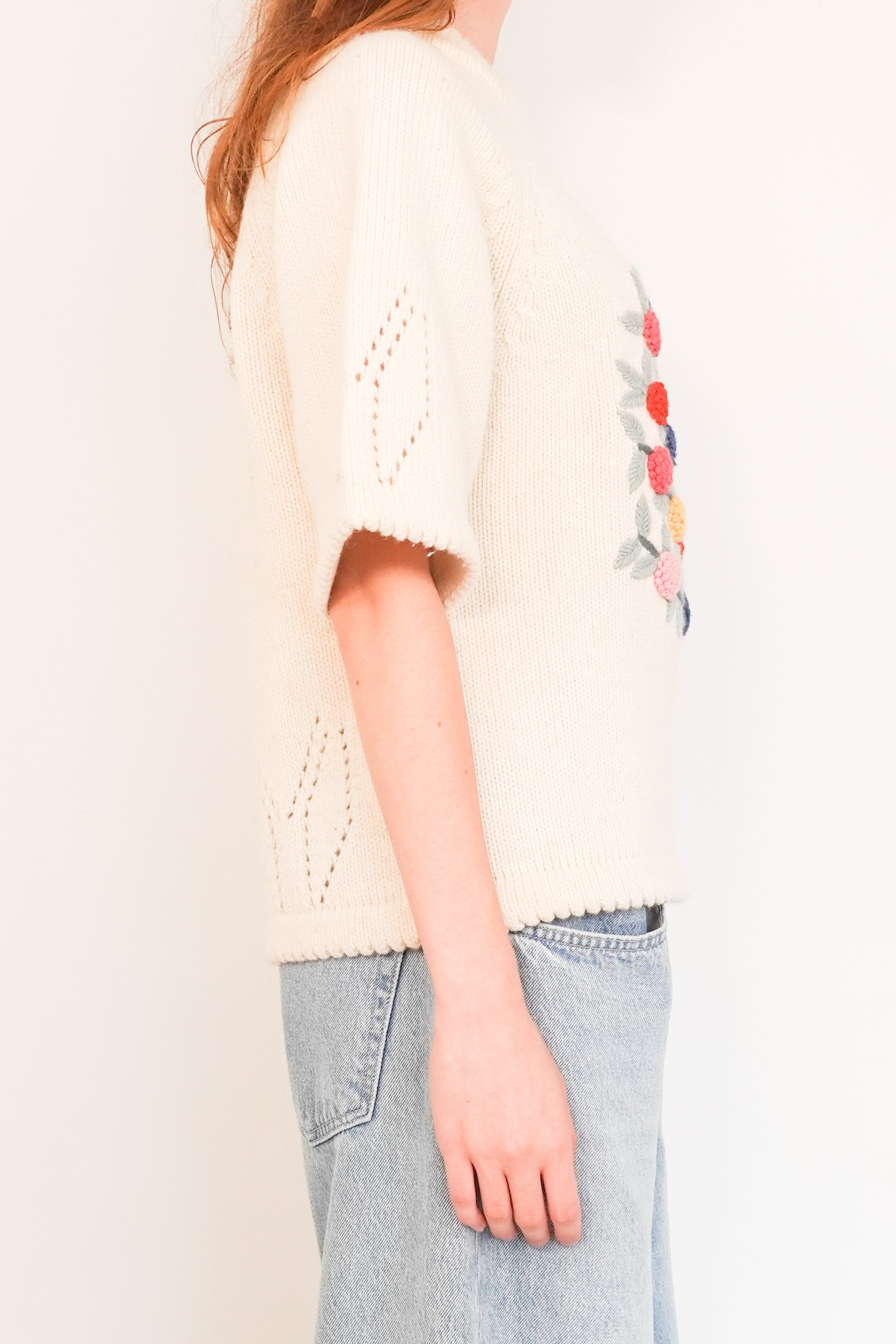 Knitted sweater with embroidered appliqué