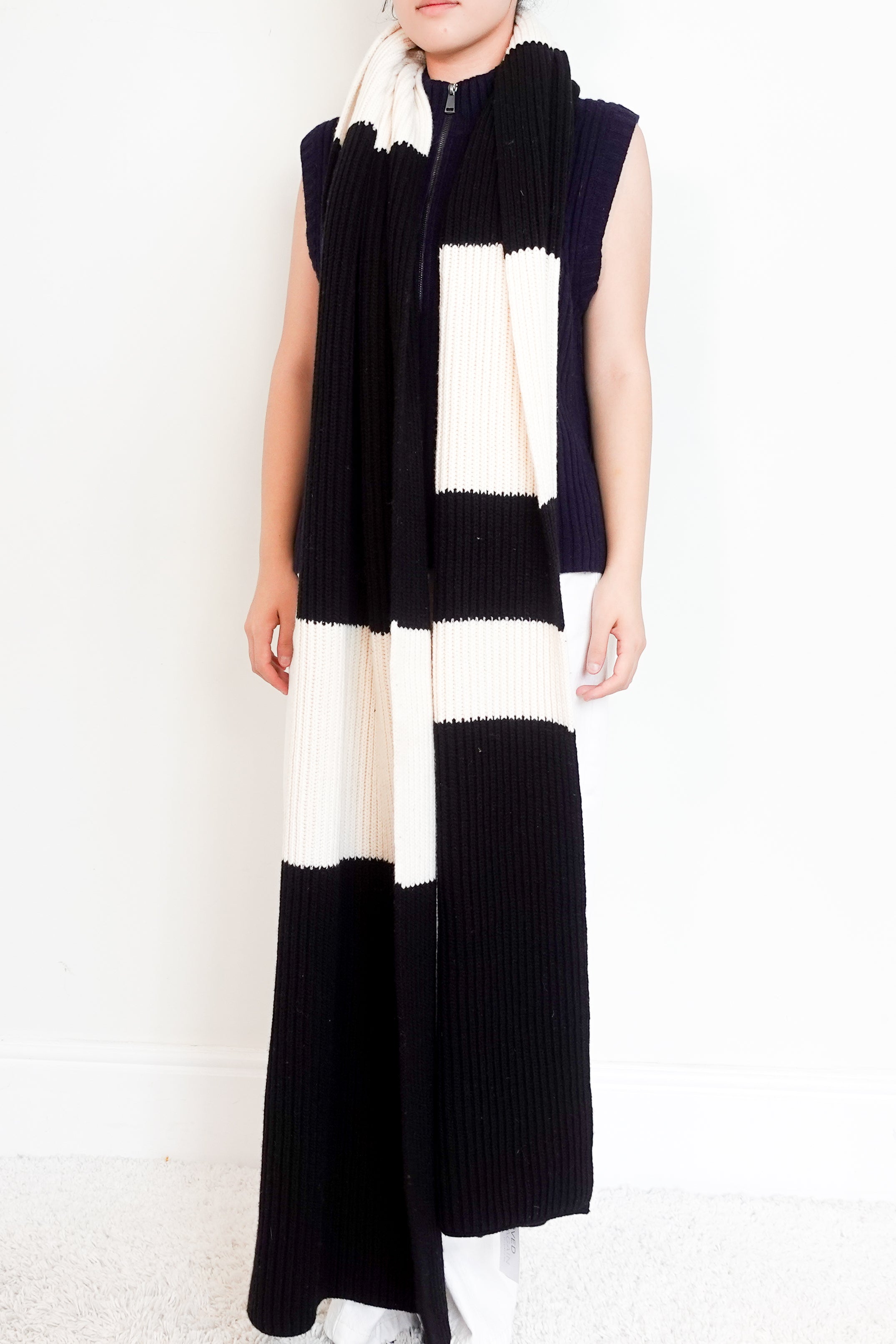 Joseph Black and White Knitted Scarf RRP £300 | Authentic Preloved