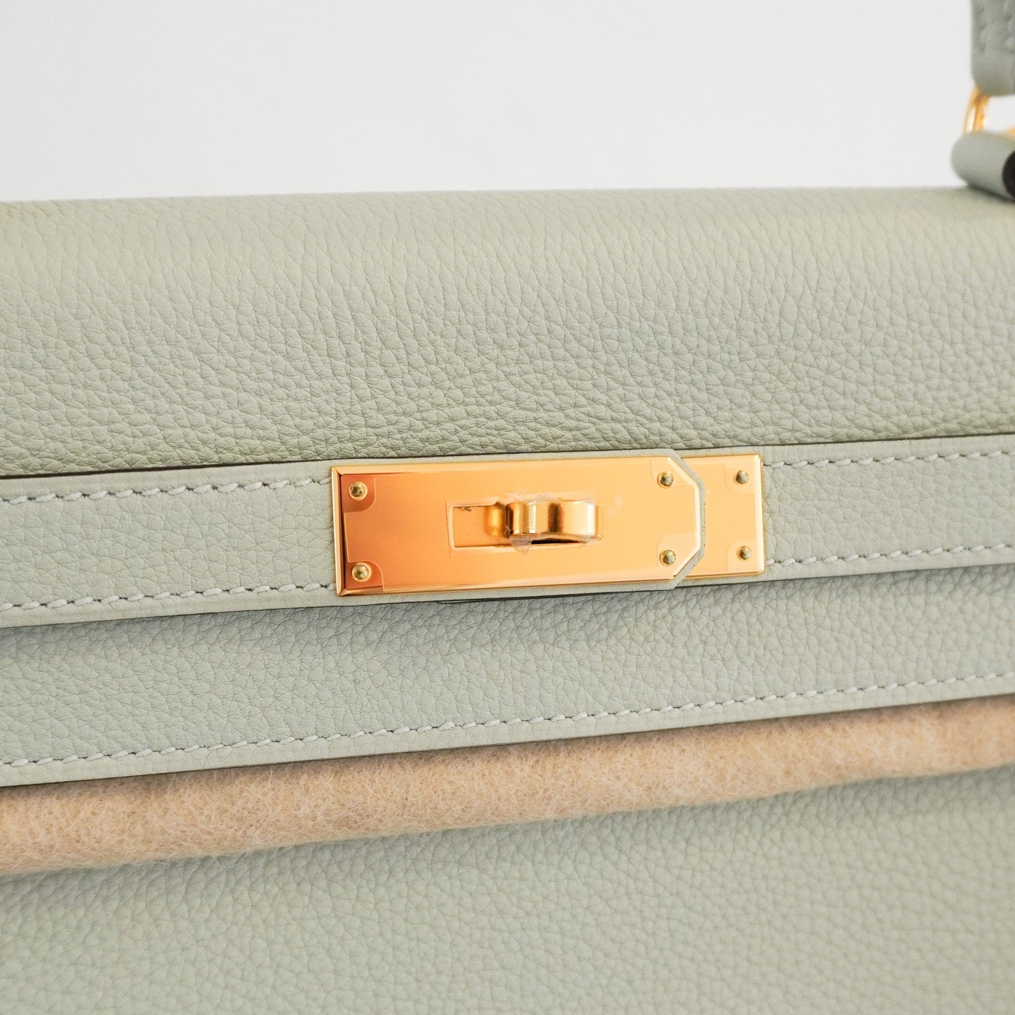 NEW Hermès Kelly 28 Gris Neve Togo Retourne Gold Hardware | Authentic Preloved - Reloved Again