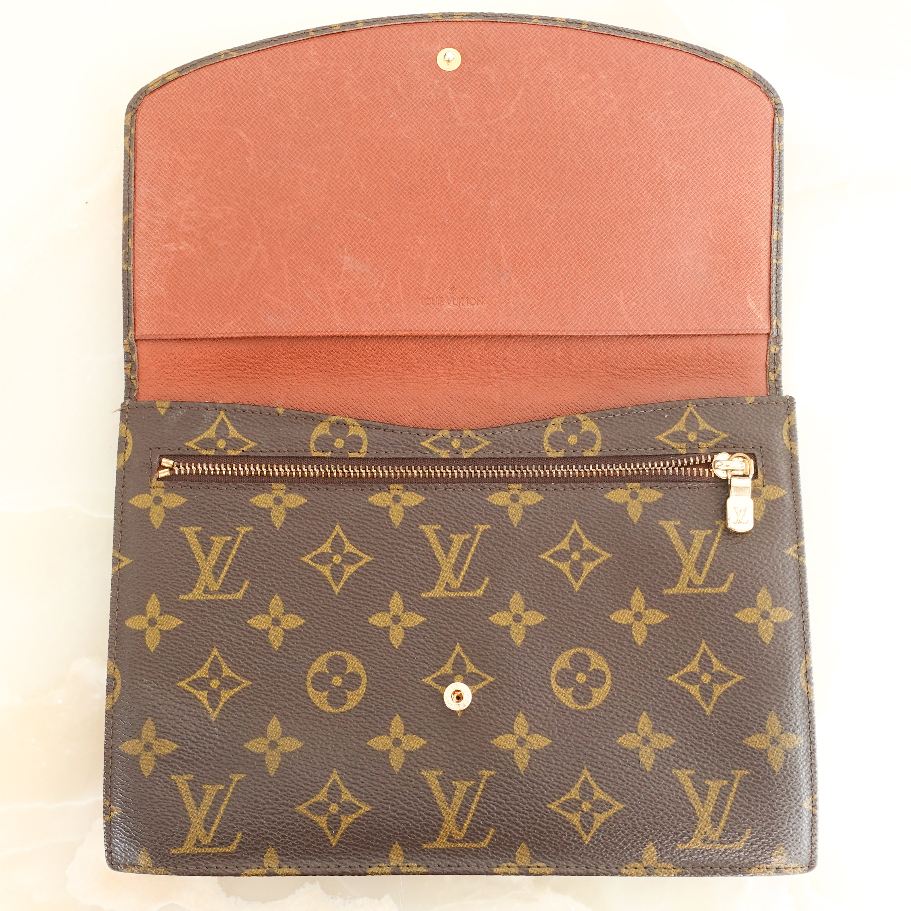 Monogram pochette Lava 23