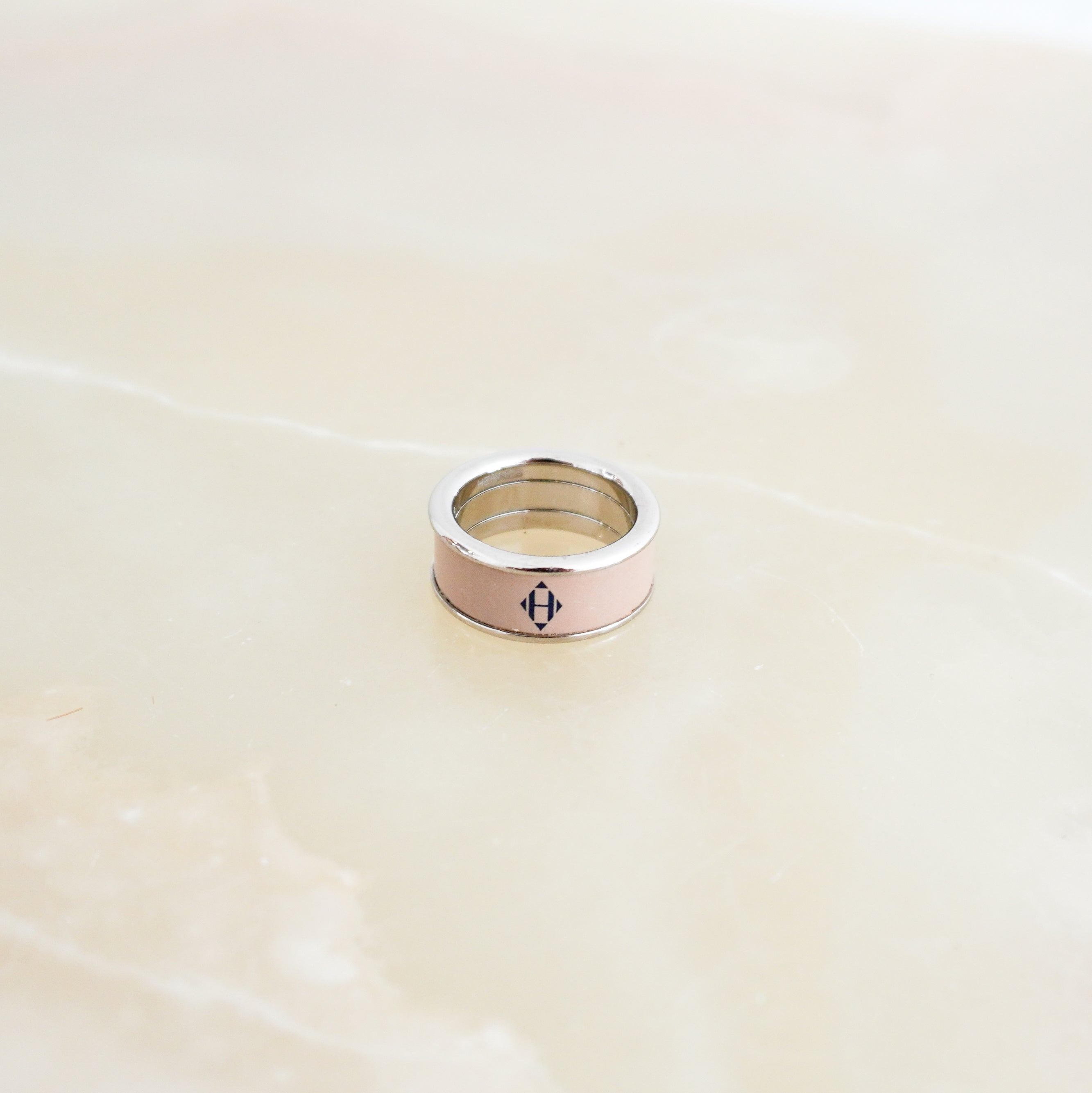 Hermès Bague Email MM Uni Ring in Palladium-Plated Metal – Size 57 (RRP £350) | Authentic Preloved FINAL SALE