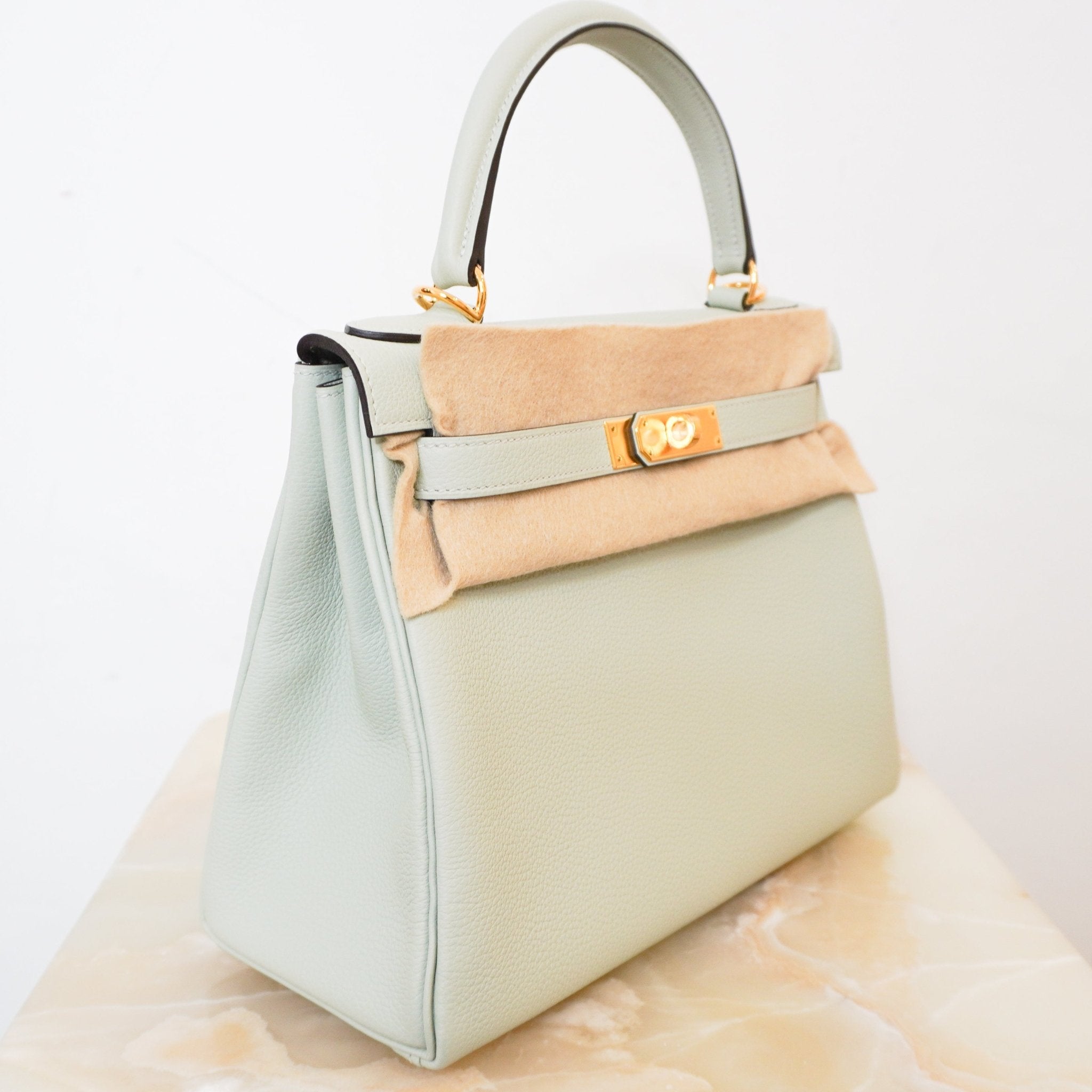 NEW Hermès Kelly 28 Gris Neve Togo Retourne Gold Hardware | Authentic Preloved - Reloved Again