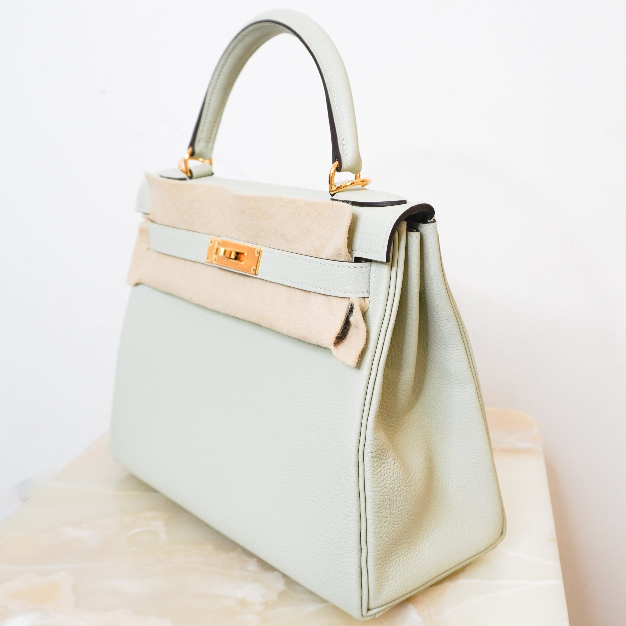 NEW Hermès Kelly 28 Gris Neve Togo Retourne Gold Hardware | Authentic Preloved - Reloved Again