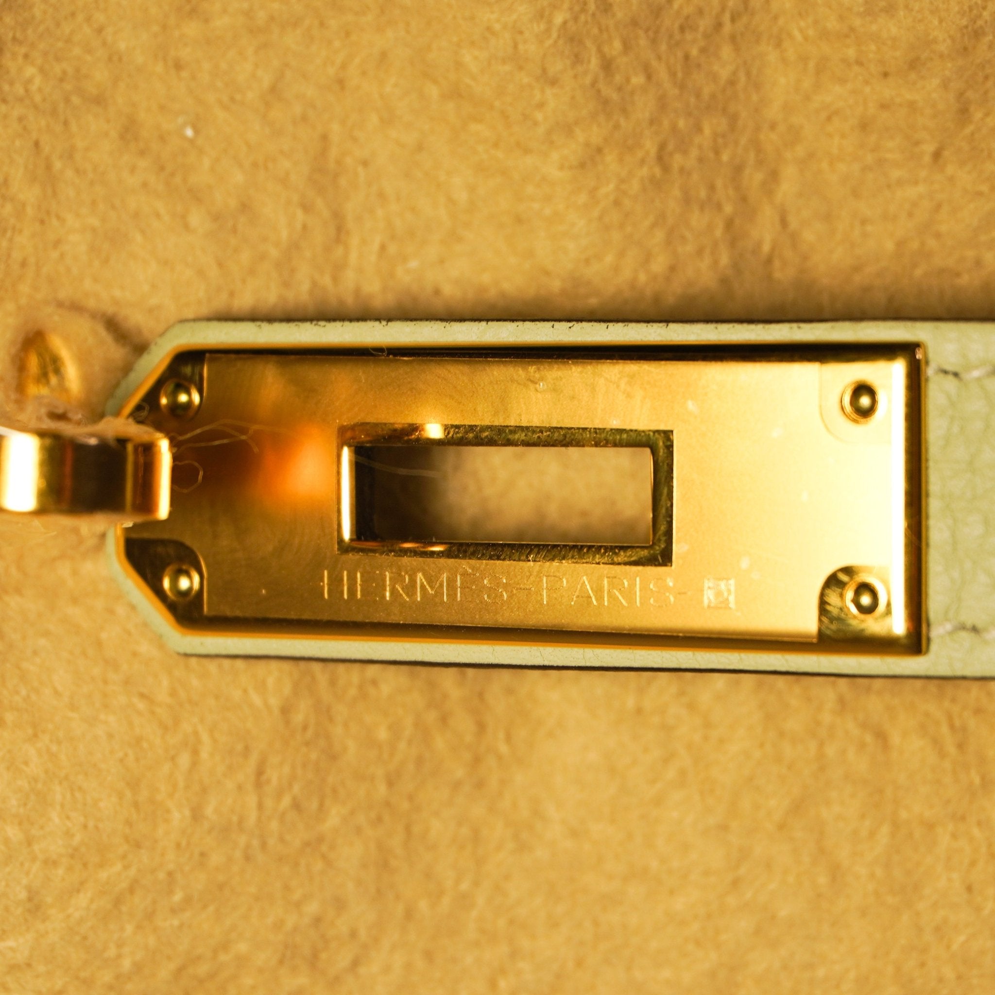 NEW Hermès Kelly 28 Gris Neve Togo Retourne Gold Hardware | Authentic Preloved - Reloved Again