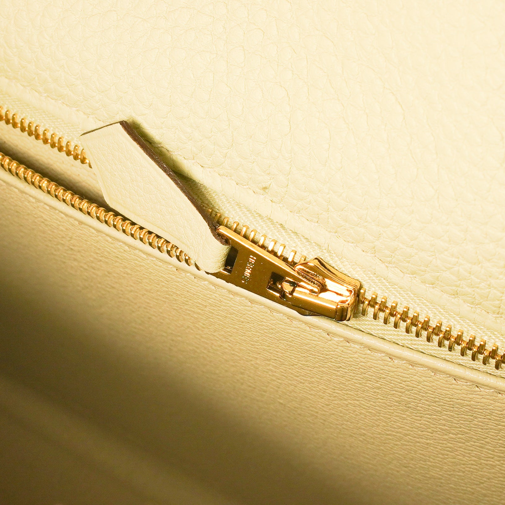 NEW Hermès Kelly 28 Gris Neve Togo Retourne Gold Hardware | Authentic Preloved - Reloved Again