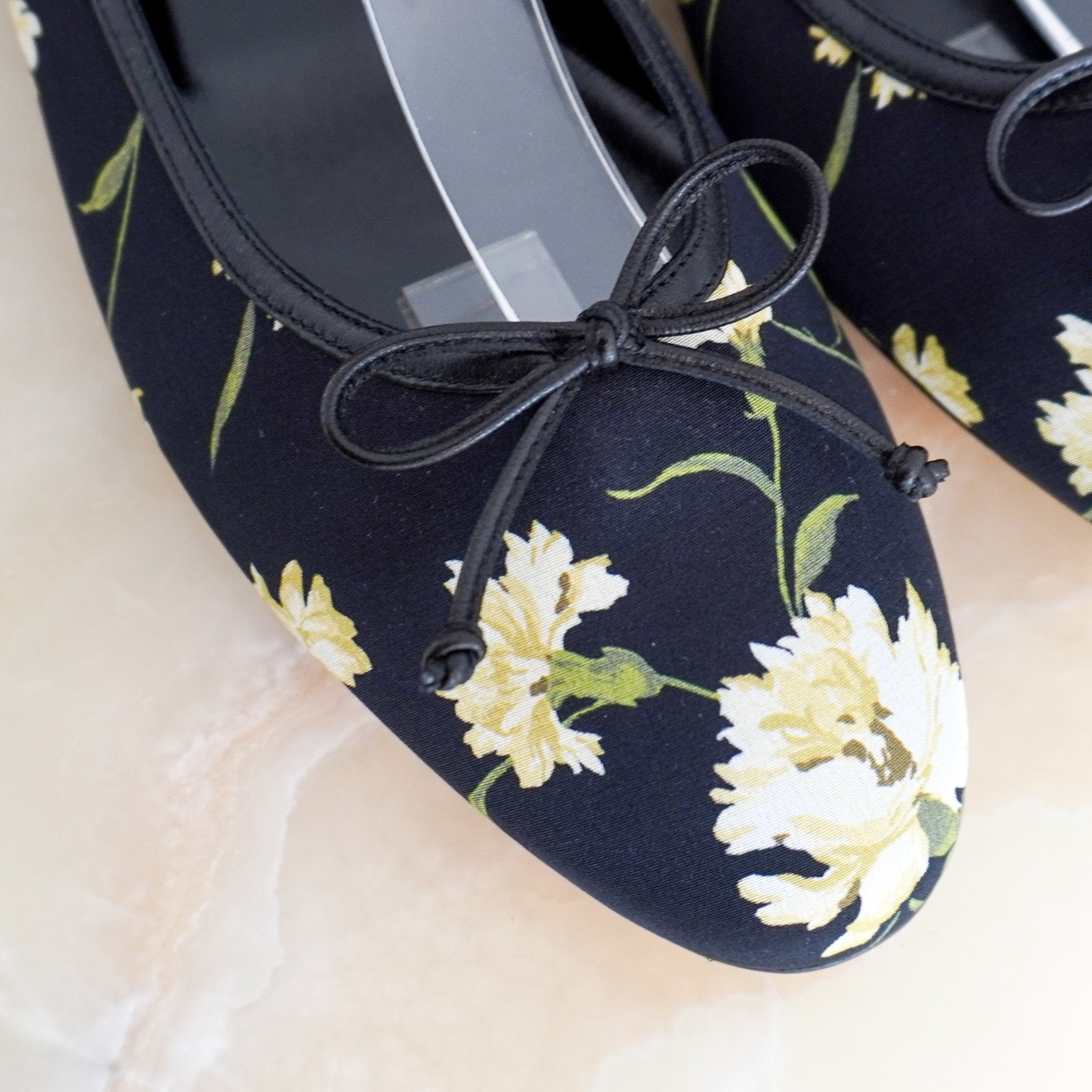 NEW Manolo Blahnik Verallim 10 Black Floral-Print Satin Ballet Flats (