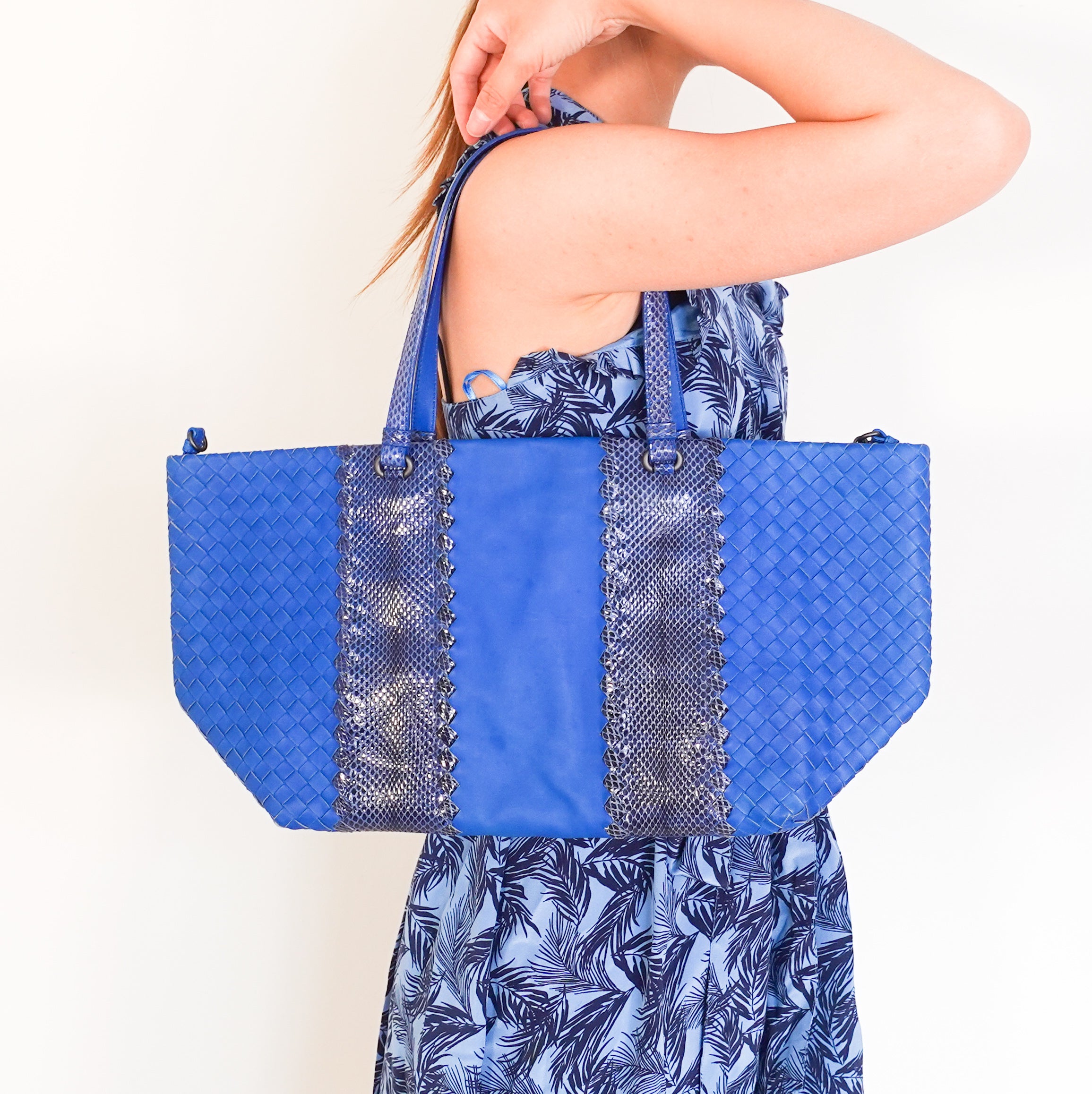 Vintage blue tote bag