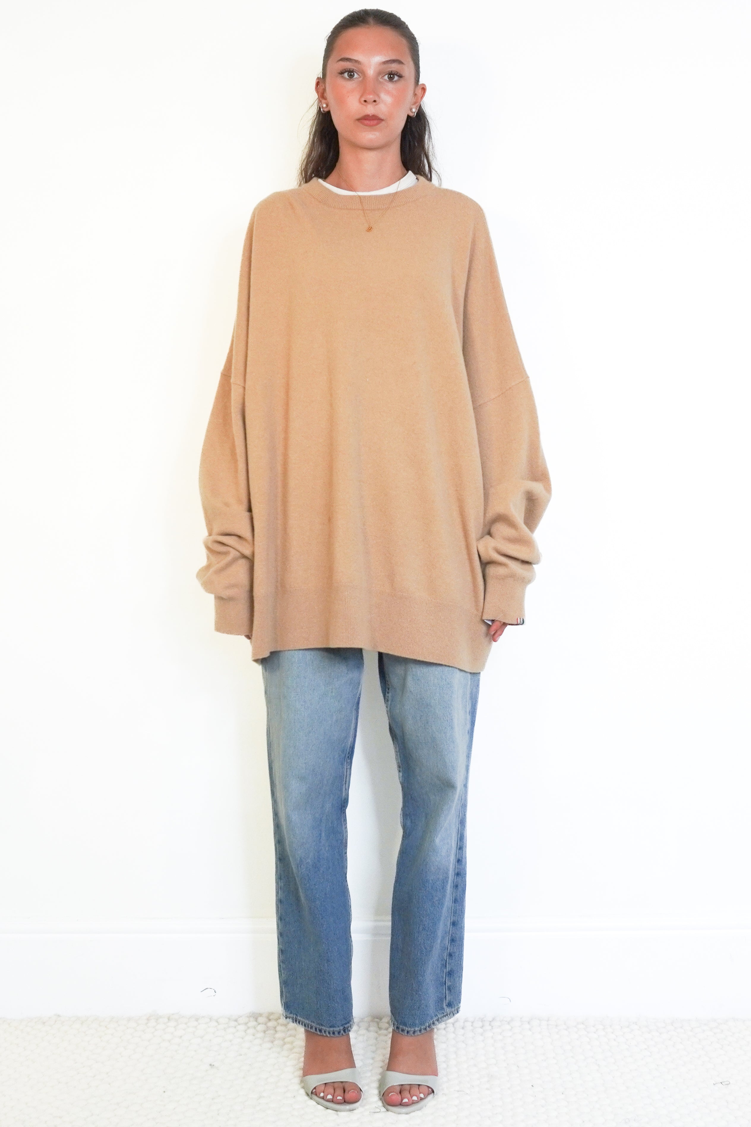 Extreme Cashmere N°355 Tes Cashmere-Blend Jumper in Camel front photo chelsea london