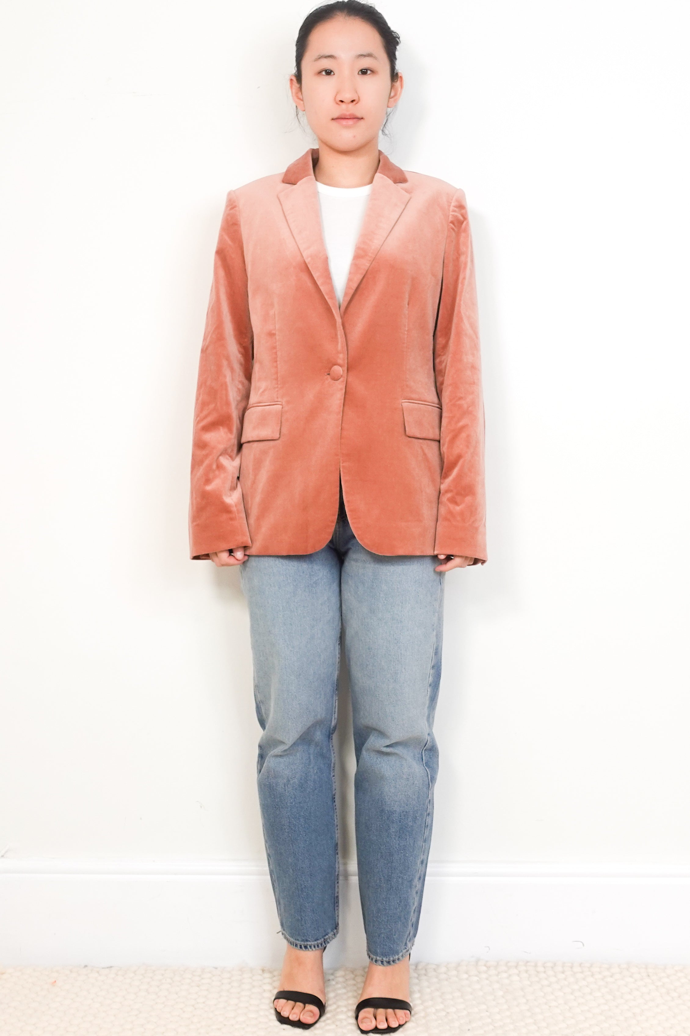 Frame-Pink-Velvet-Single-Breasted-Blazer-front-picture-Chelsea-London