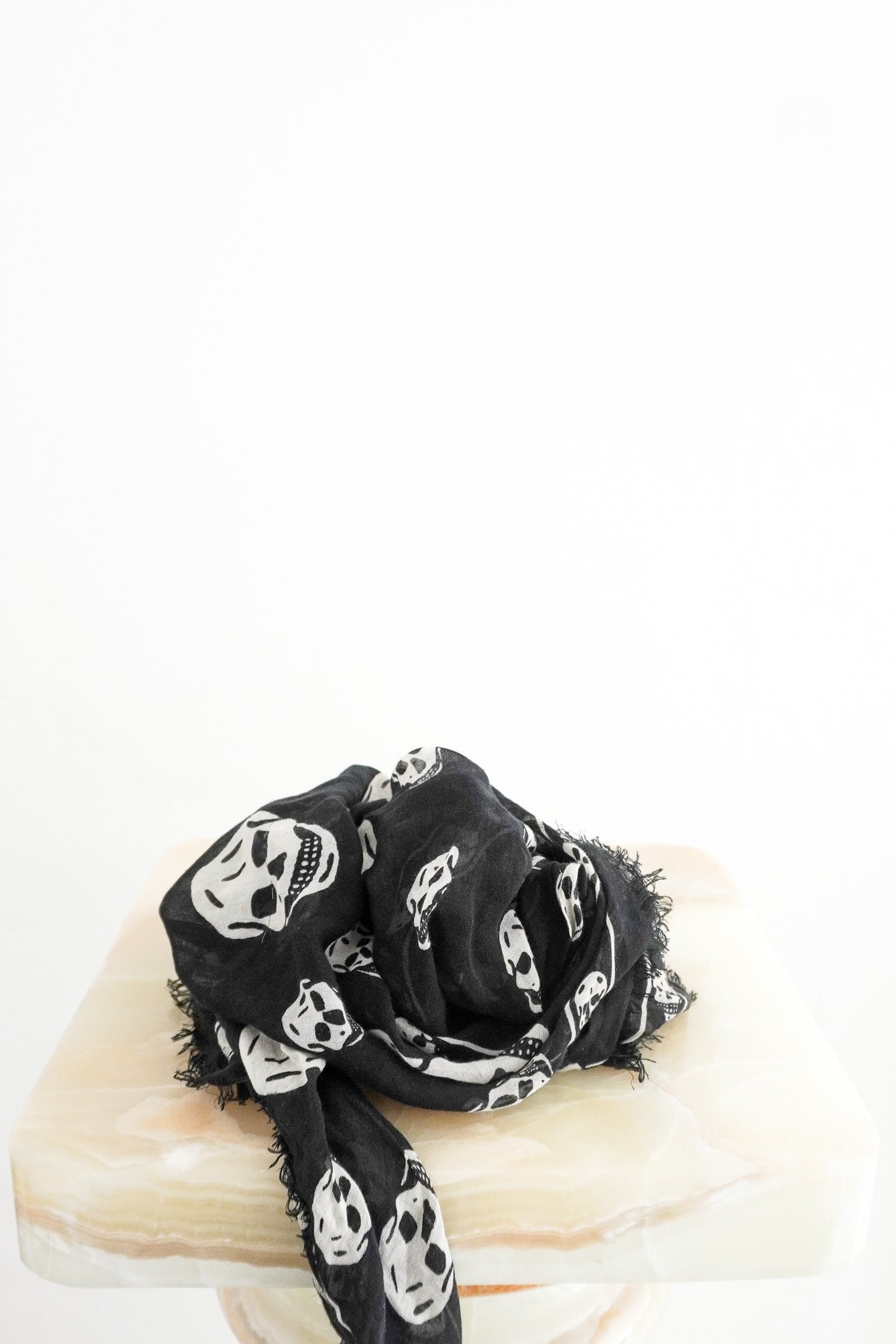 小物 Alexander McQueen skull stole black Alexander McQueen Black Skull Scar | Authentic Preloved FINAL SALE