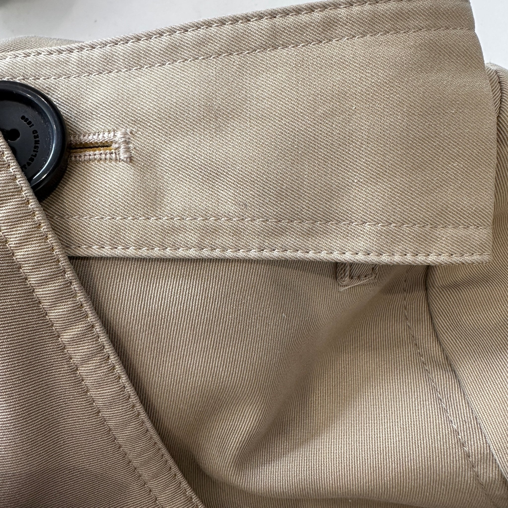 Burberry The Sandringham Medium Beige Cotton Trench Coat (RRP £1890) | Authentic Preloved