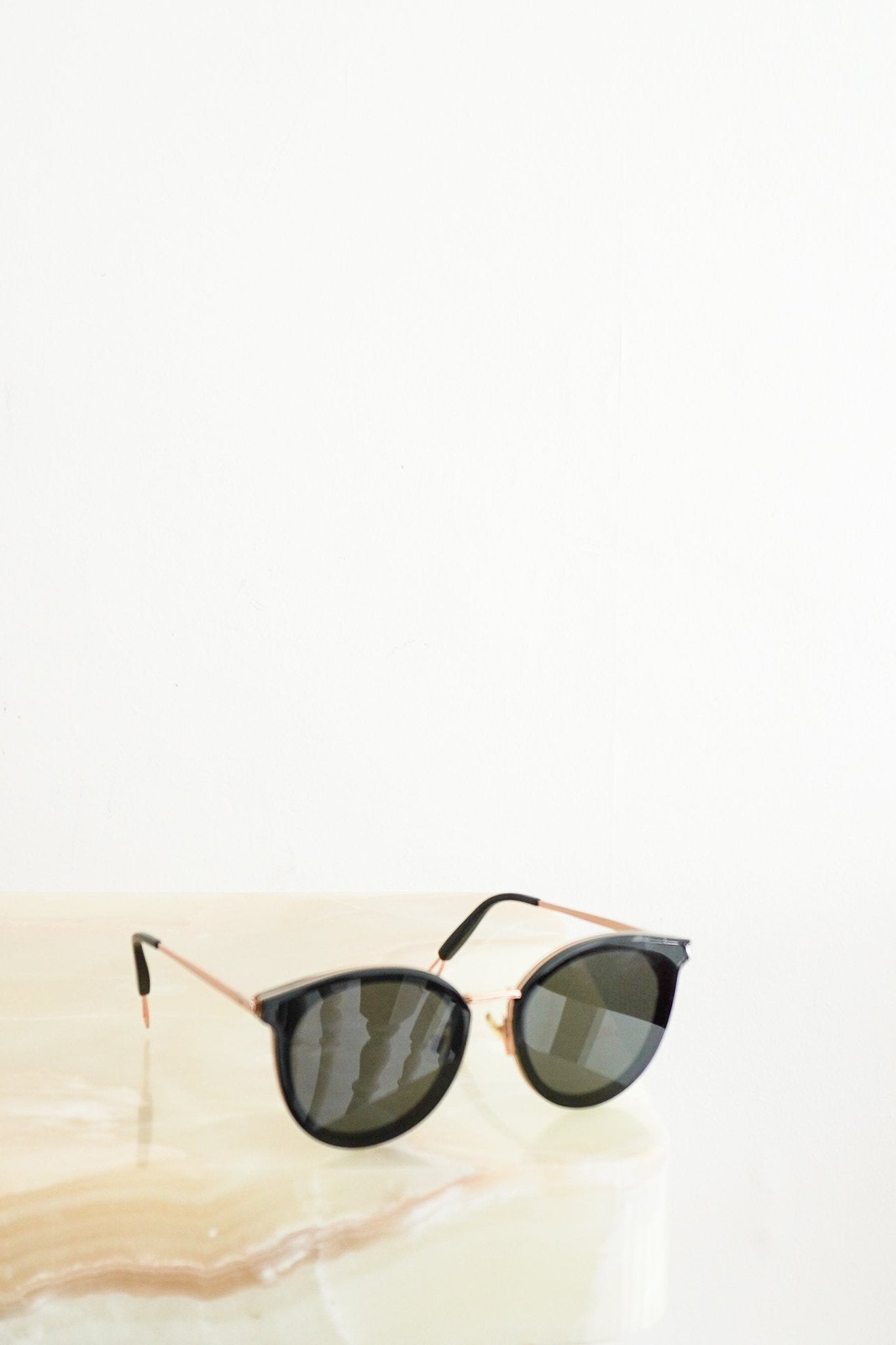 Gentle-Monster-Black-Merylnn-Sunglasses-front-picture-Chelsea-London