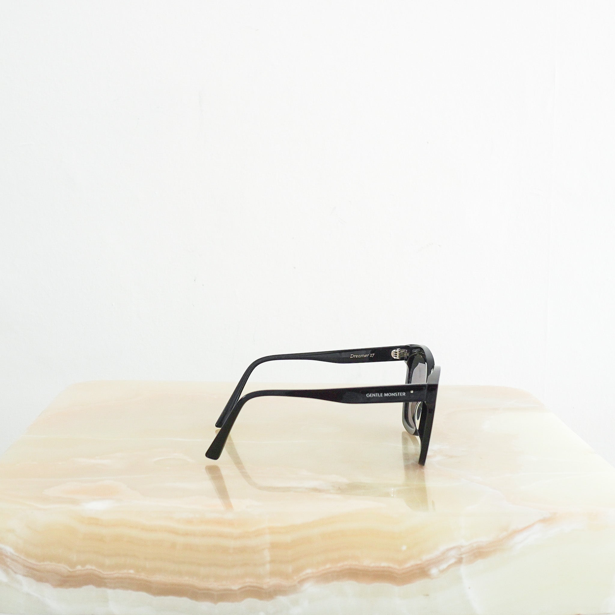 Gentle-Monster-Dreamer-17-Sunglasses-Side-Picture