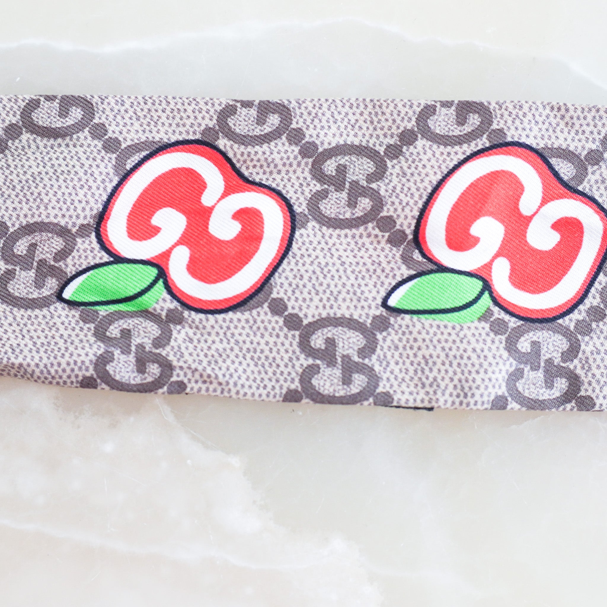 Gucci-Apple-Special-Edition-Brown-Monogram-Twilly-side-picture