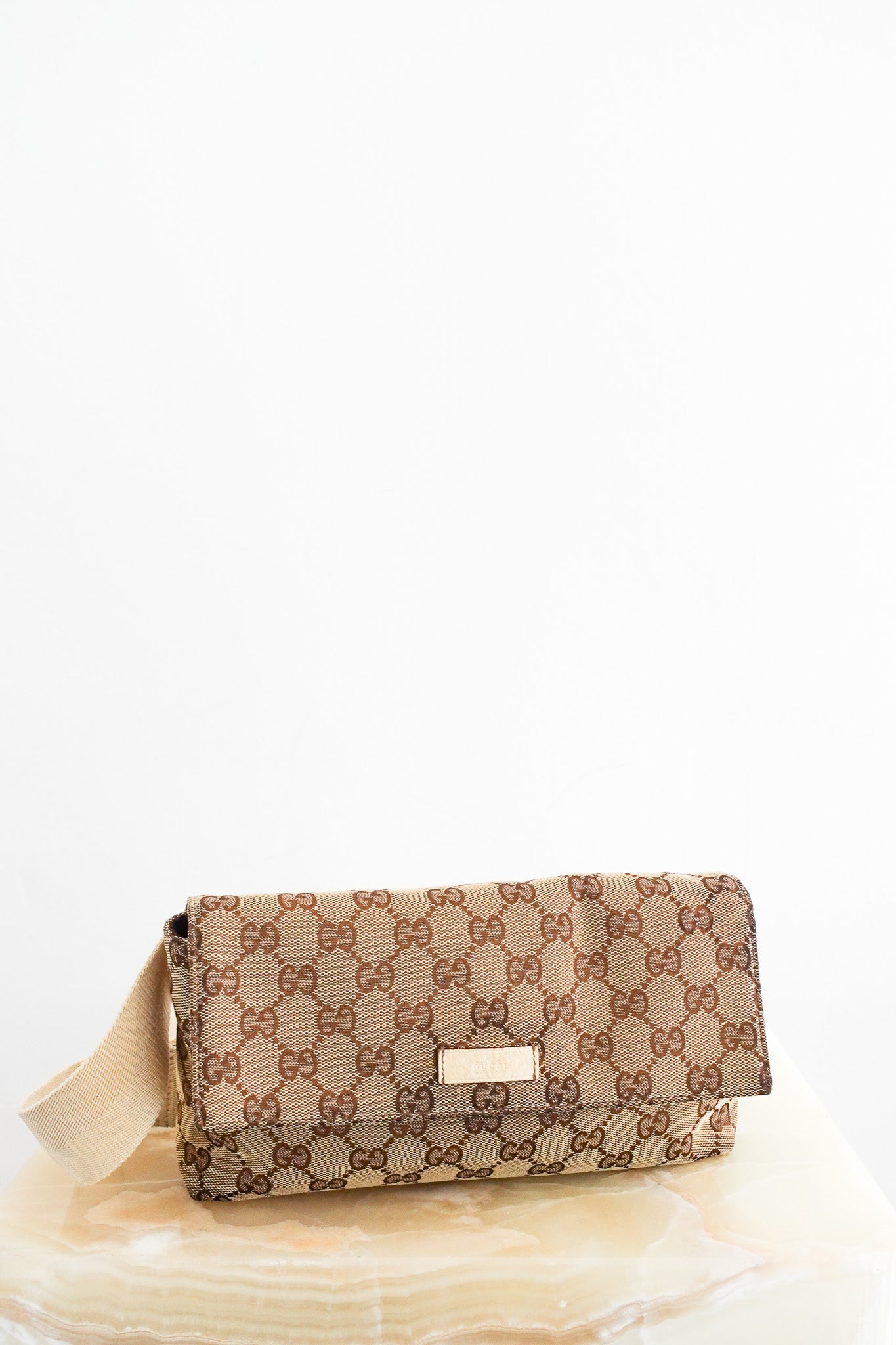 Gucci-GG-Monogram-Belt-Bag–firstphoto