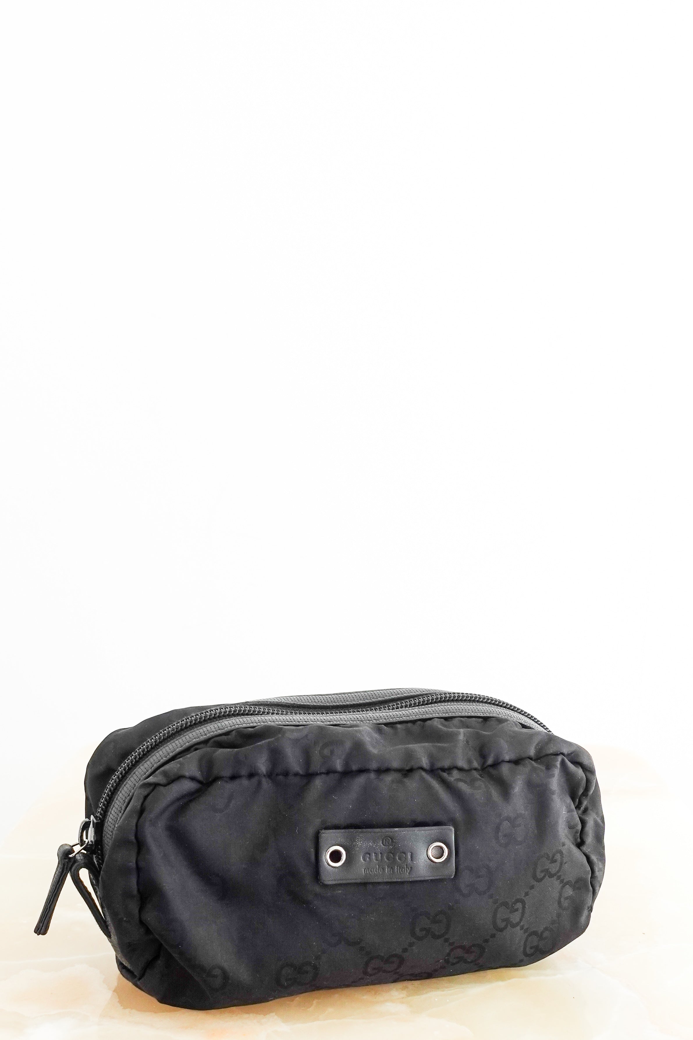Gucci-Monogram-mini-Black-Makeup-Bag-cover-picture