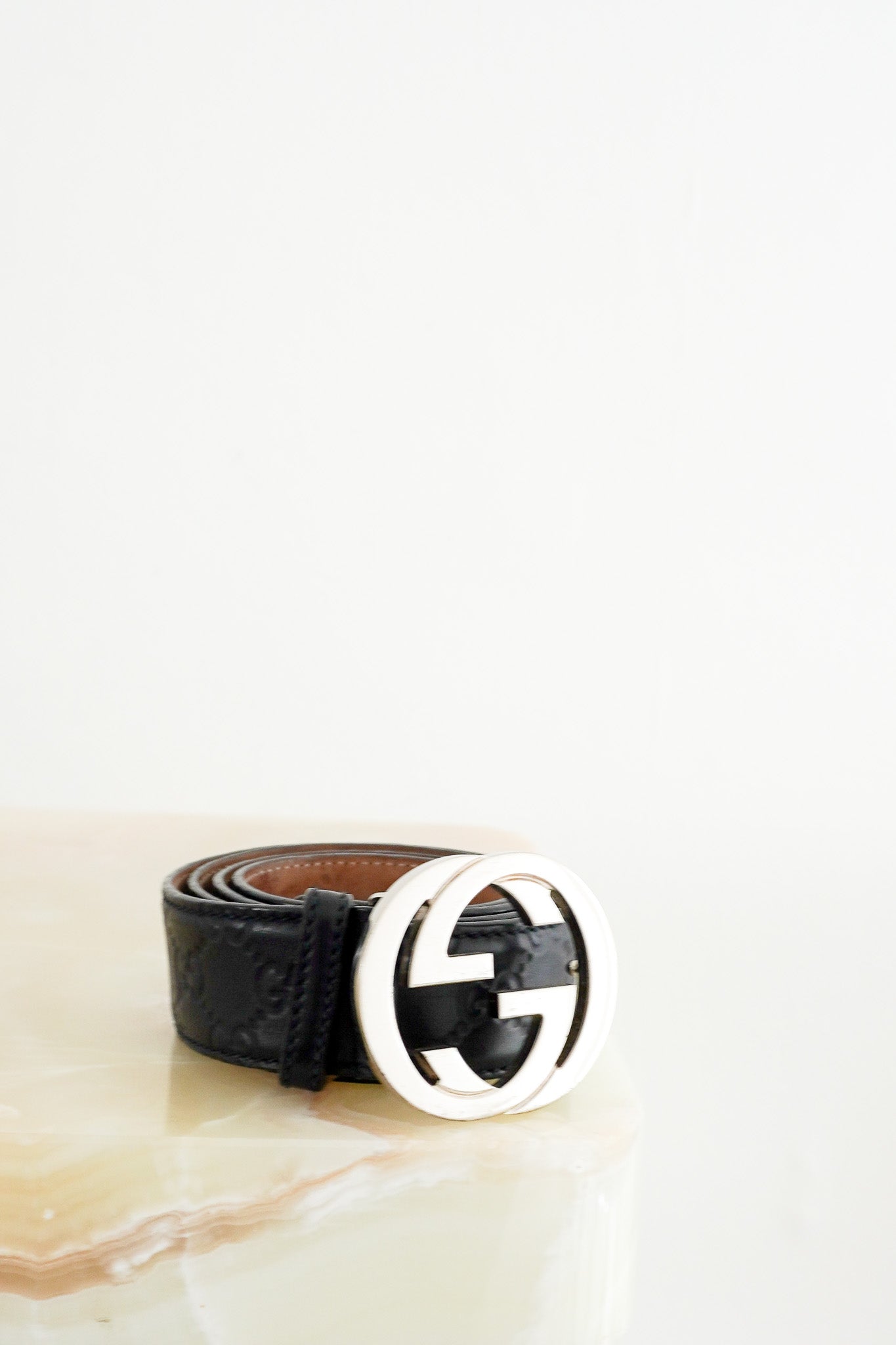 Gucci Black Leather Embossed GG Belt with Silver-Tone Logo Buckle Belt Black Leather GUCCI Authentic G Logo Embossed Polished  main image 4