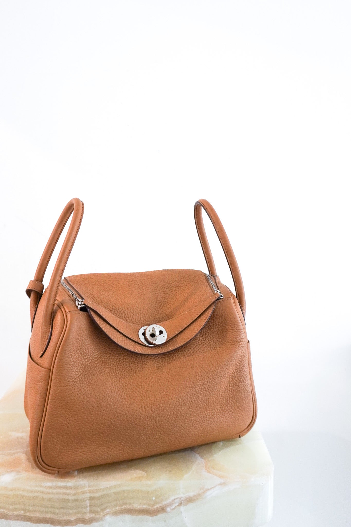 Hermès-Lindy-26-in-Biscuit-front-picture-chelsea-london