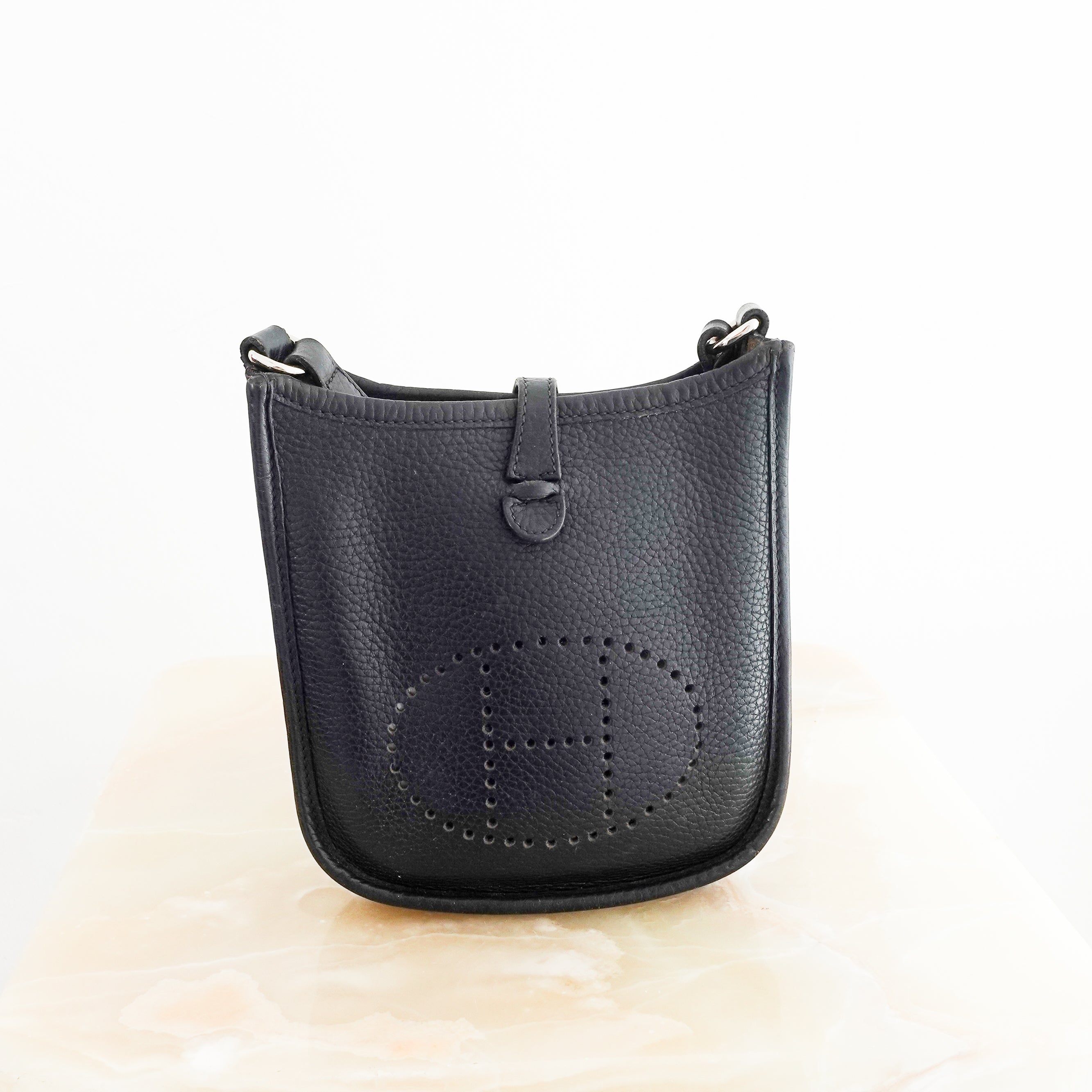 Hermès-Vintage-Navy-Mini-Evelyne-Crossbody-Bag-head-on-picture