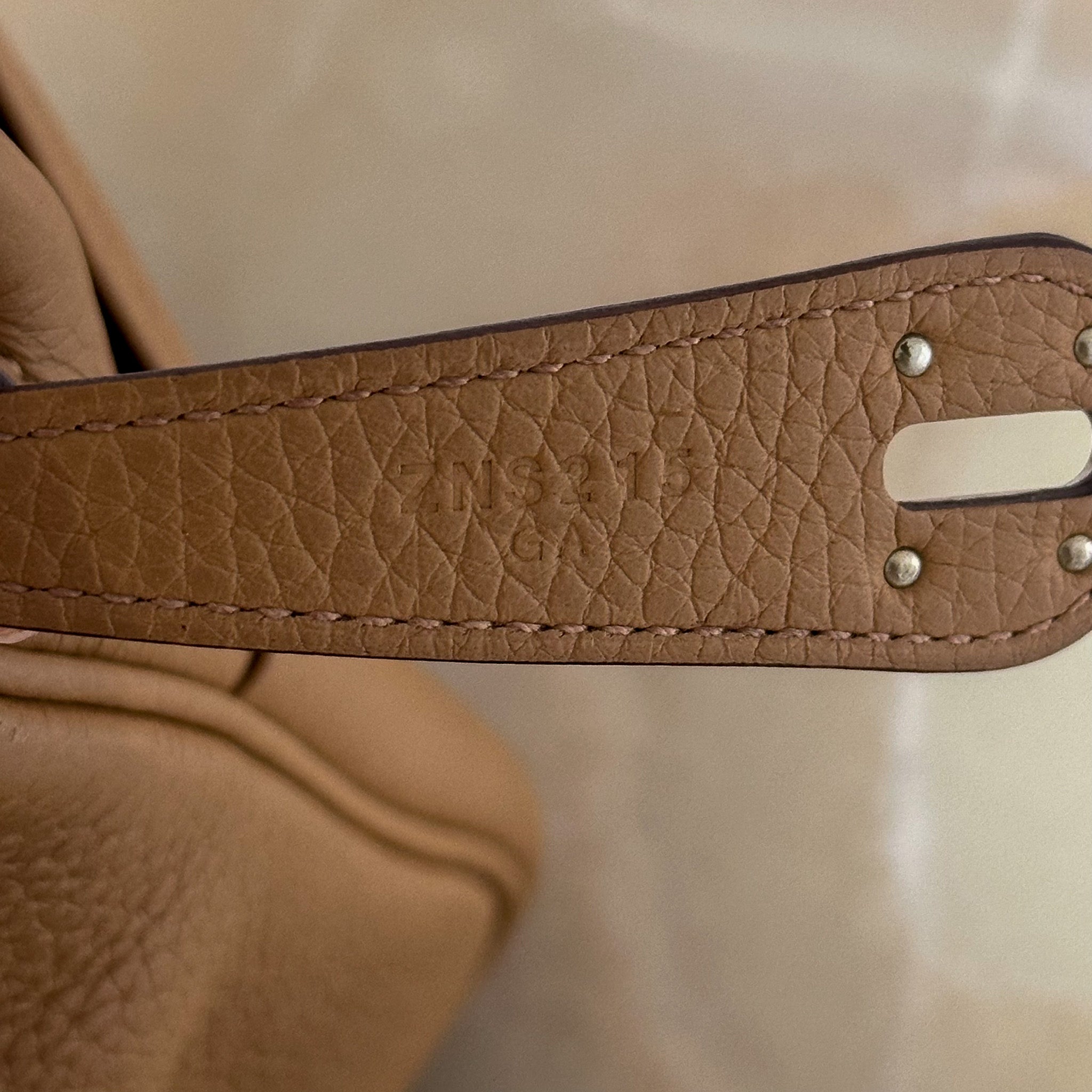 Hermès Lindy 26 in Biscuit RRP £6500 | Authentic Preloved