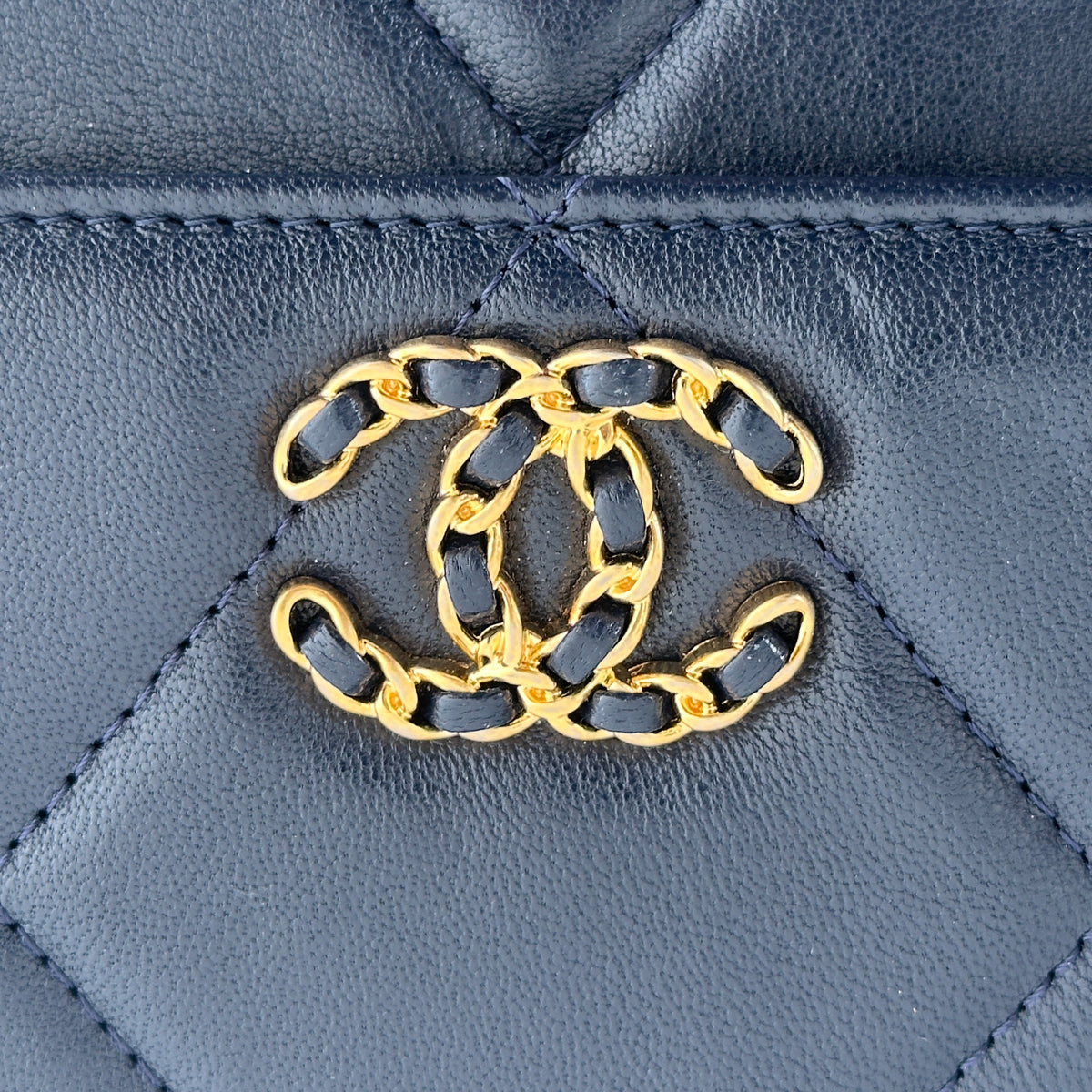 Chanel 19 Wallet on Chain Bag in Navy (RRP £3480) | Authentic Preloved